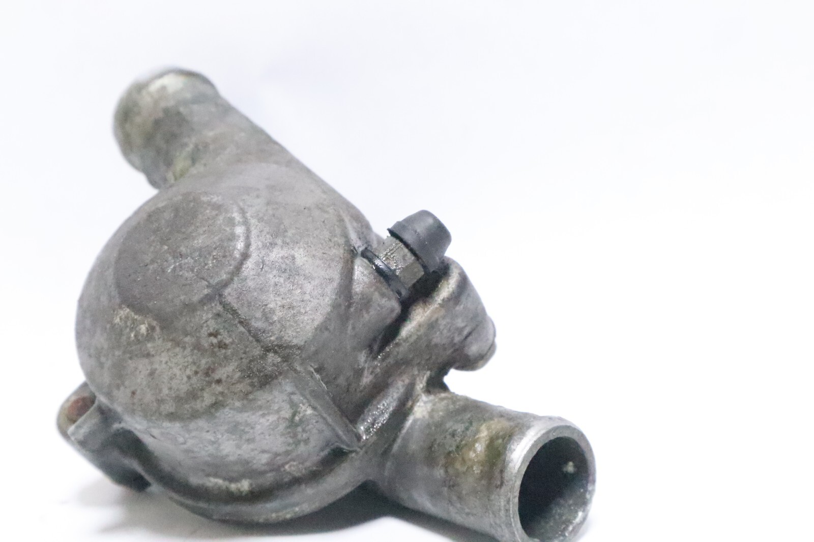 84 85 HONDA VF700 vf 1100 C THERMOSTAT HOUSING - Image 8