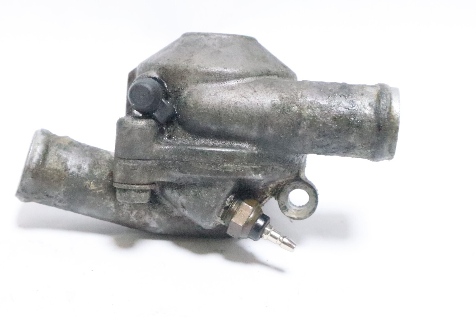 84 85 HONDA VF700 vf 1100 C THERMOSTAT HOUSING - Image 9