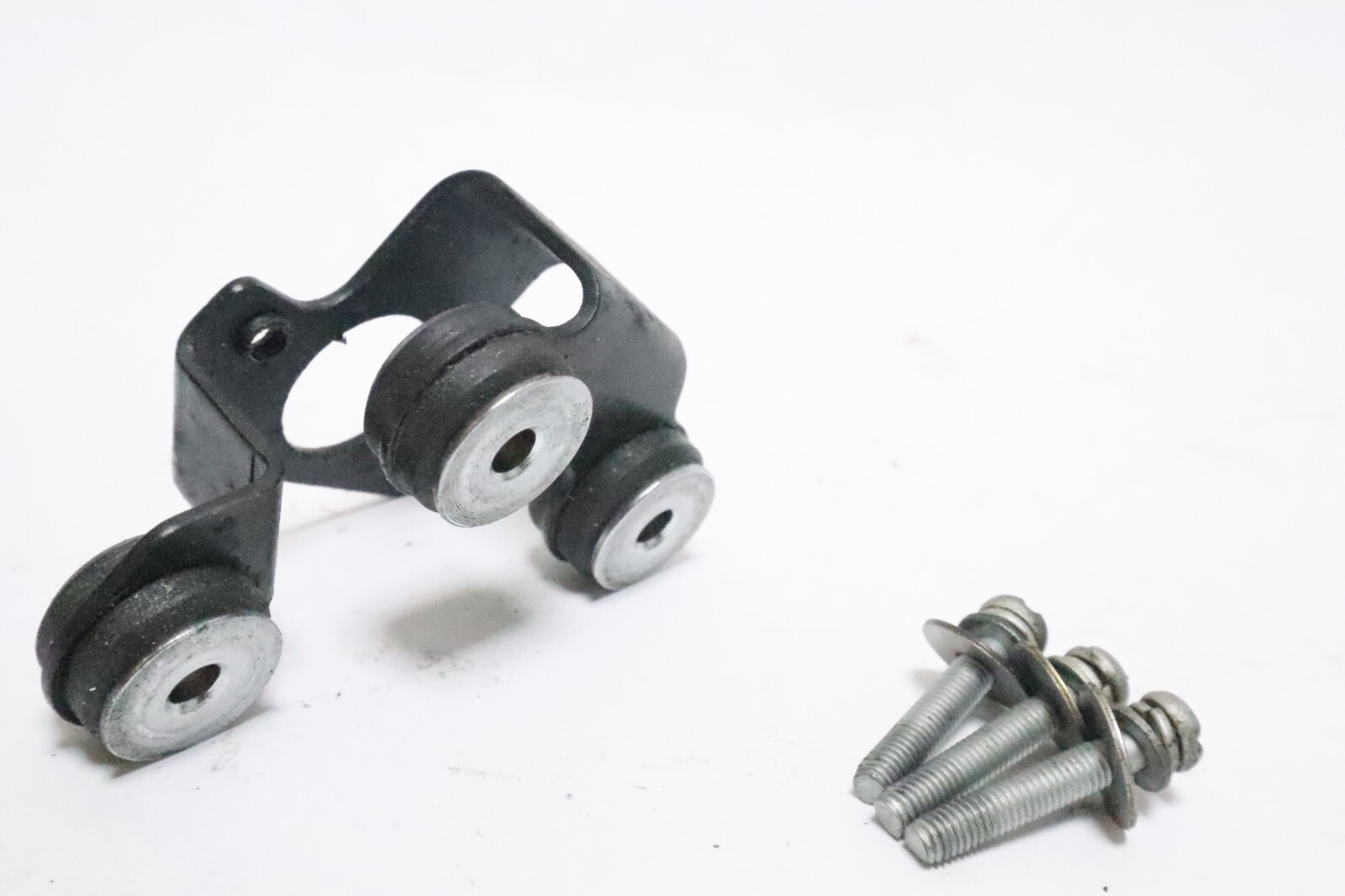 Yamaha 225 250 OX66 outboard HPDIThrottle Position Sensor BRACKET - Image 10