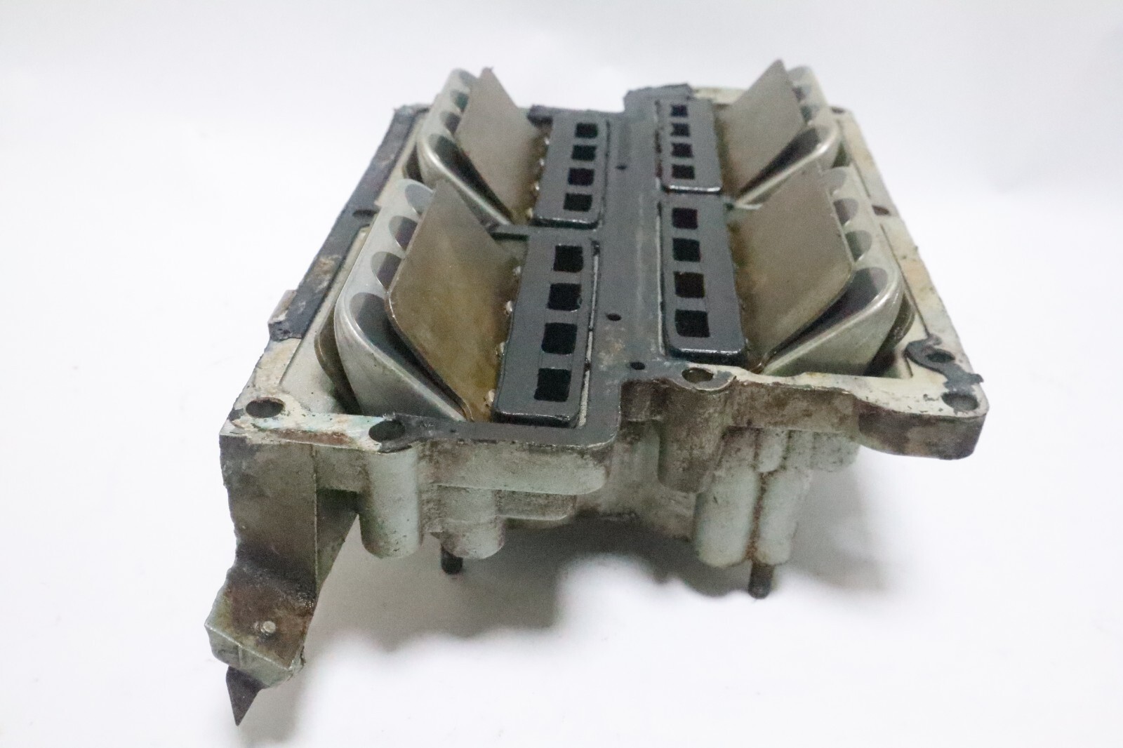 Johnson Evinrude 85-90-100-115-140 HP Intake Manifold 390454 Reed Valve 325590 - Image 11