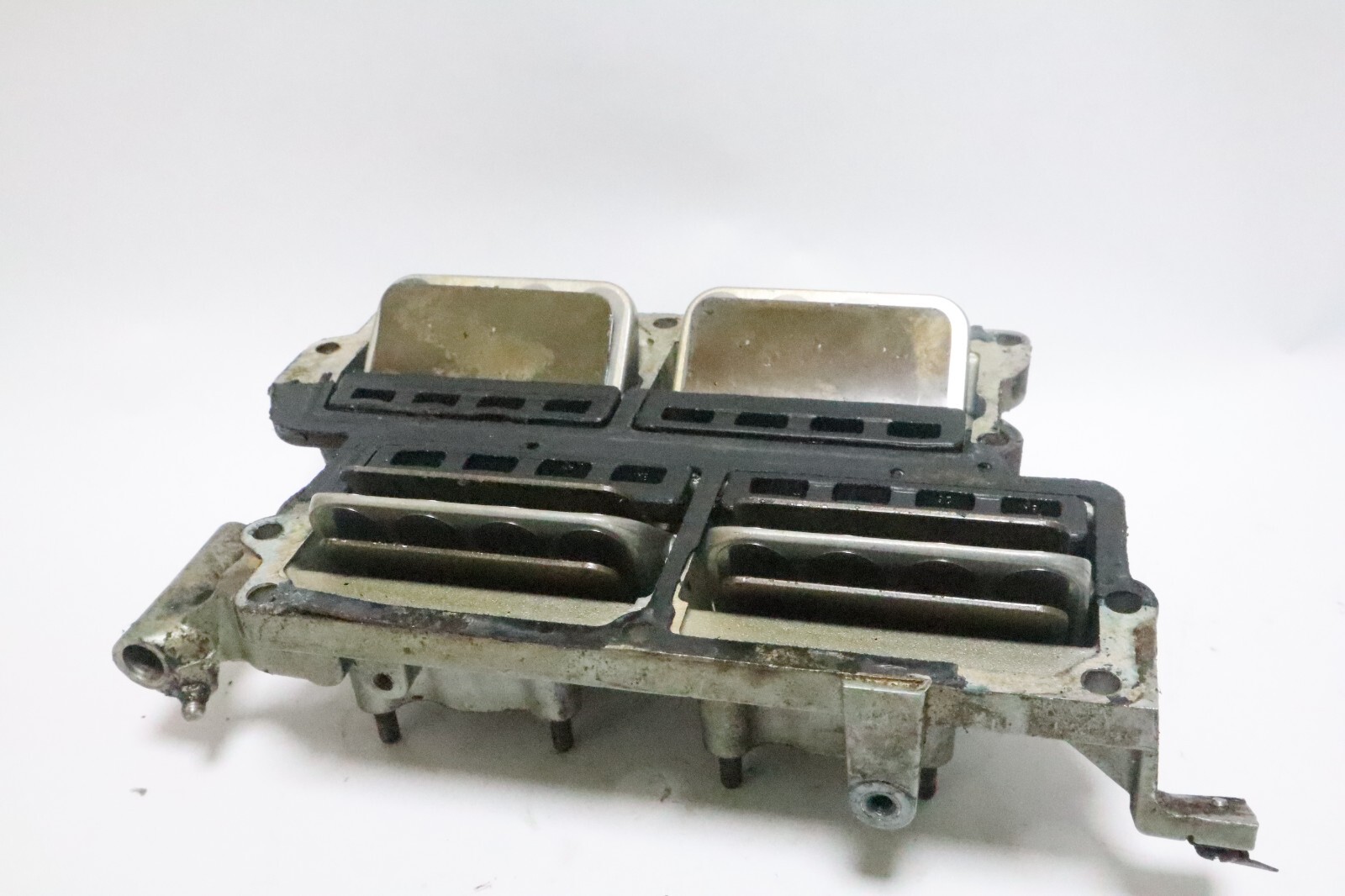 Johnson Evinrude 85-90-100-115-140 HP Intake Manifold 390454 Reed Valve 325590 - Image 12
