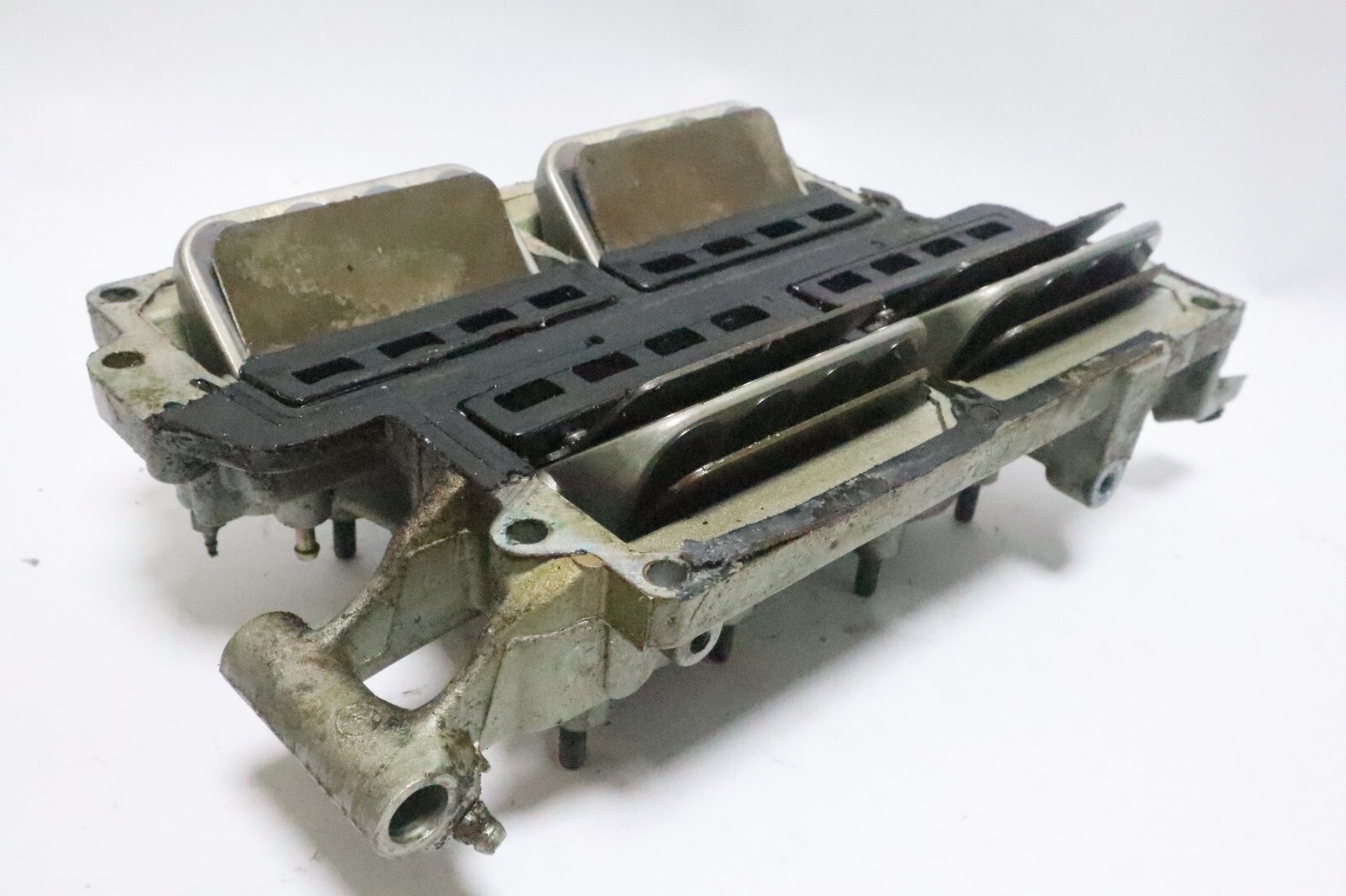 Johnson Evinrude 85-90-100-115-140 HP Intake Manifold 390454 Reed Valve 325590 - Image 13