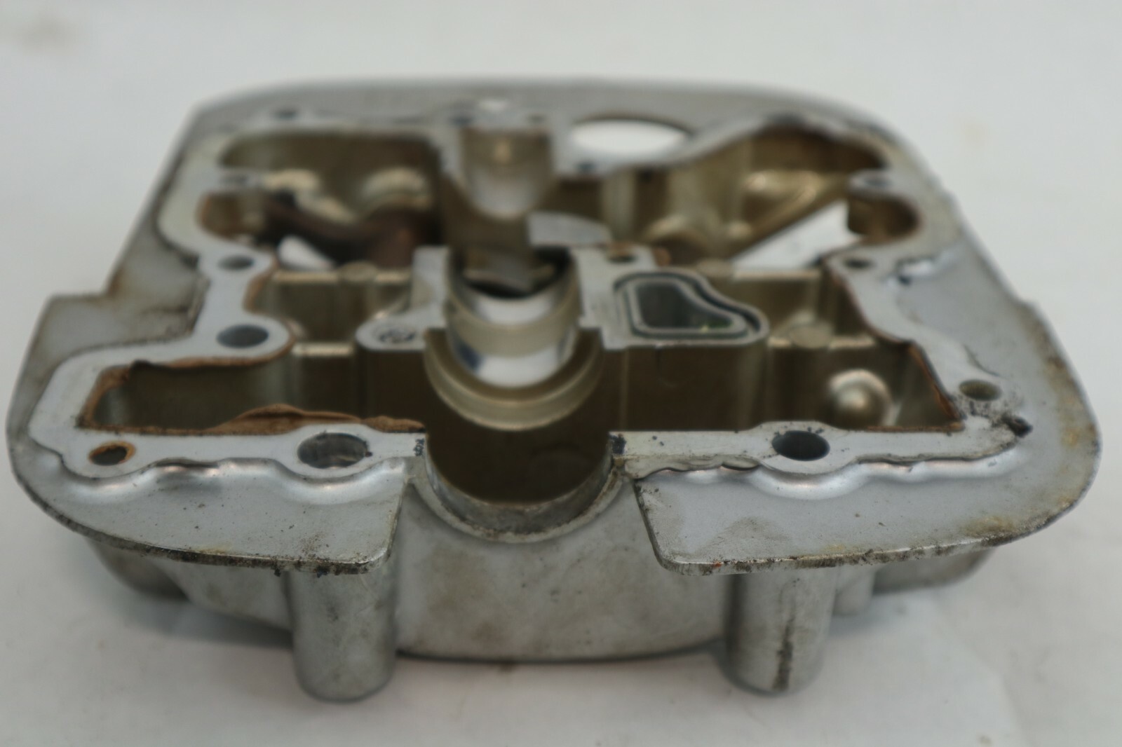 1995-2000 SUZUKI INTRUDER VS800 FRONT CYLINDER HEAD COVER ROCKER ARM ASSEMBLY - Image 9