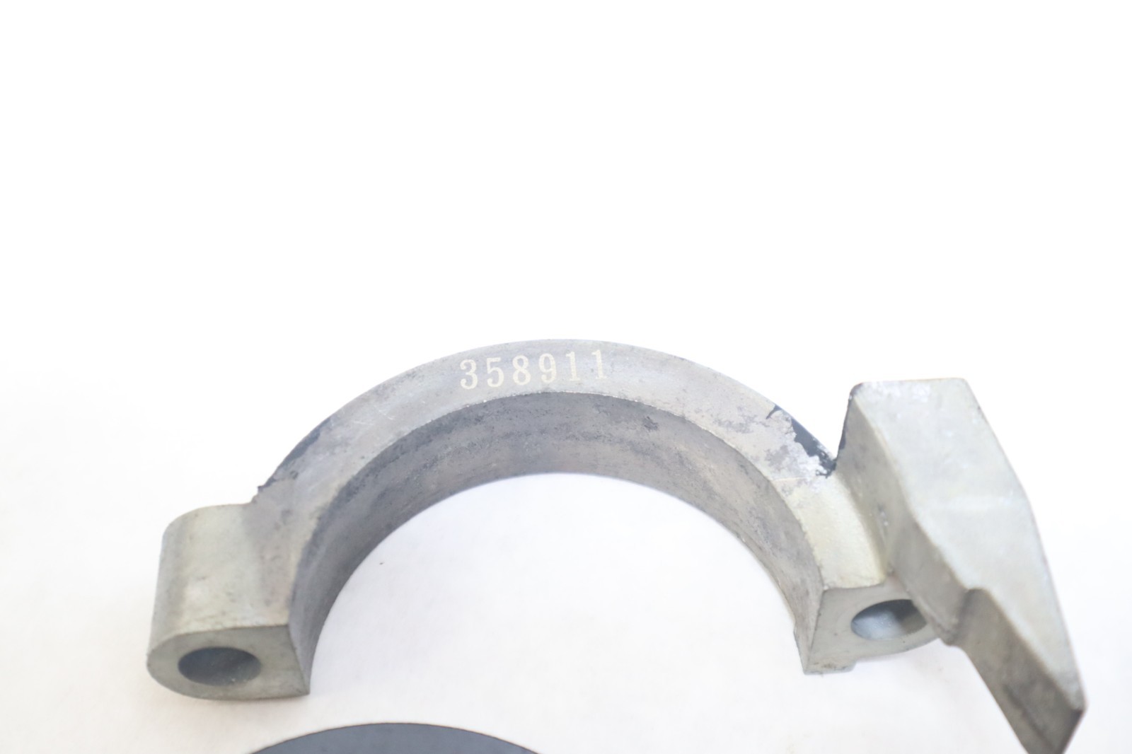 Johnson Evinrude 150 hp g2 Starter Motor Bracket 358912 0358912 - Image 4