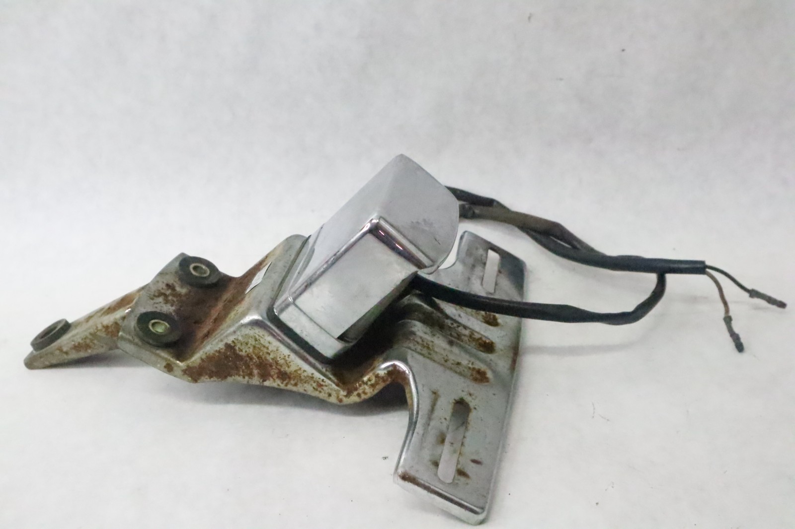 92-09 INTRUDER 800 VS800 BOULEVARD S50 REAR BACK FENDER TAG LIGHT BRACKET - Image 4