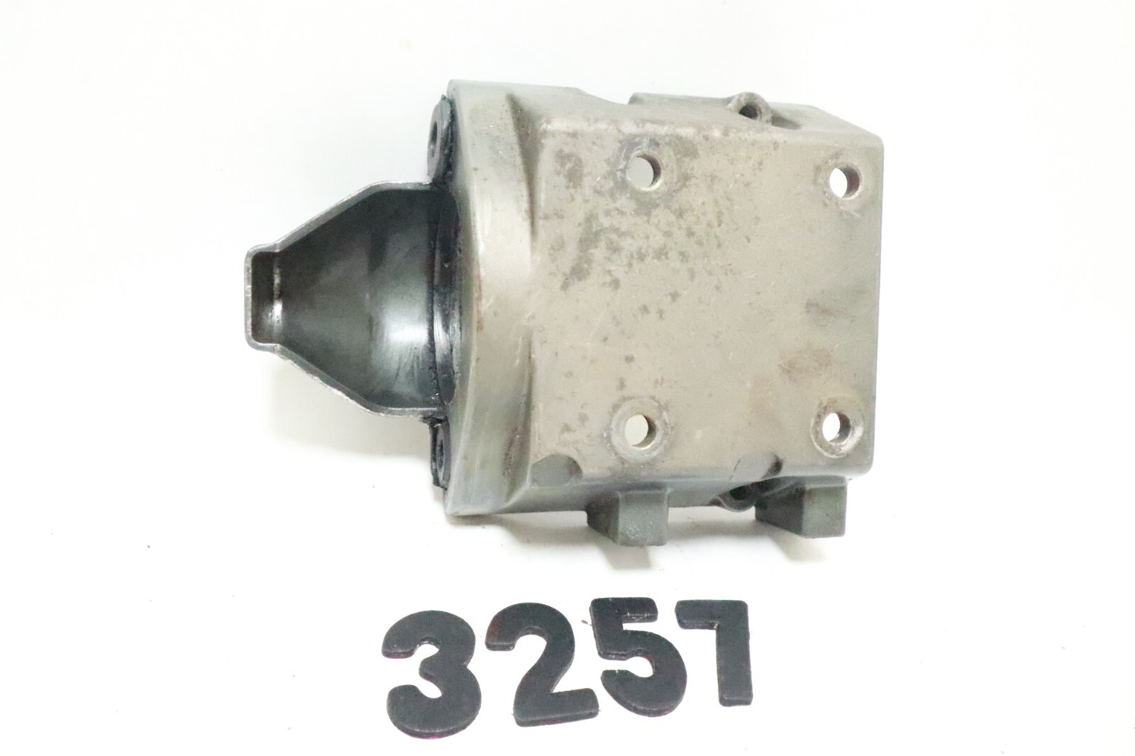 31911-94620-0ED Suzuki 1986-2001 Starting Motor Bracket 115 140 HP - Image 2