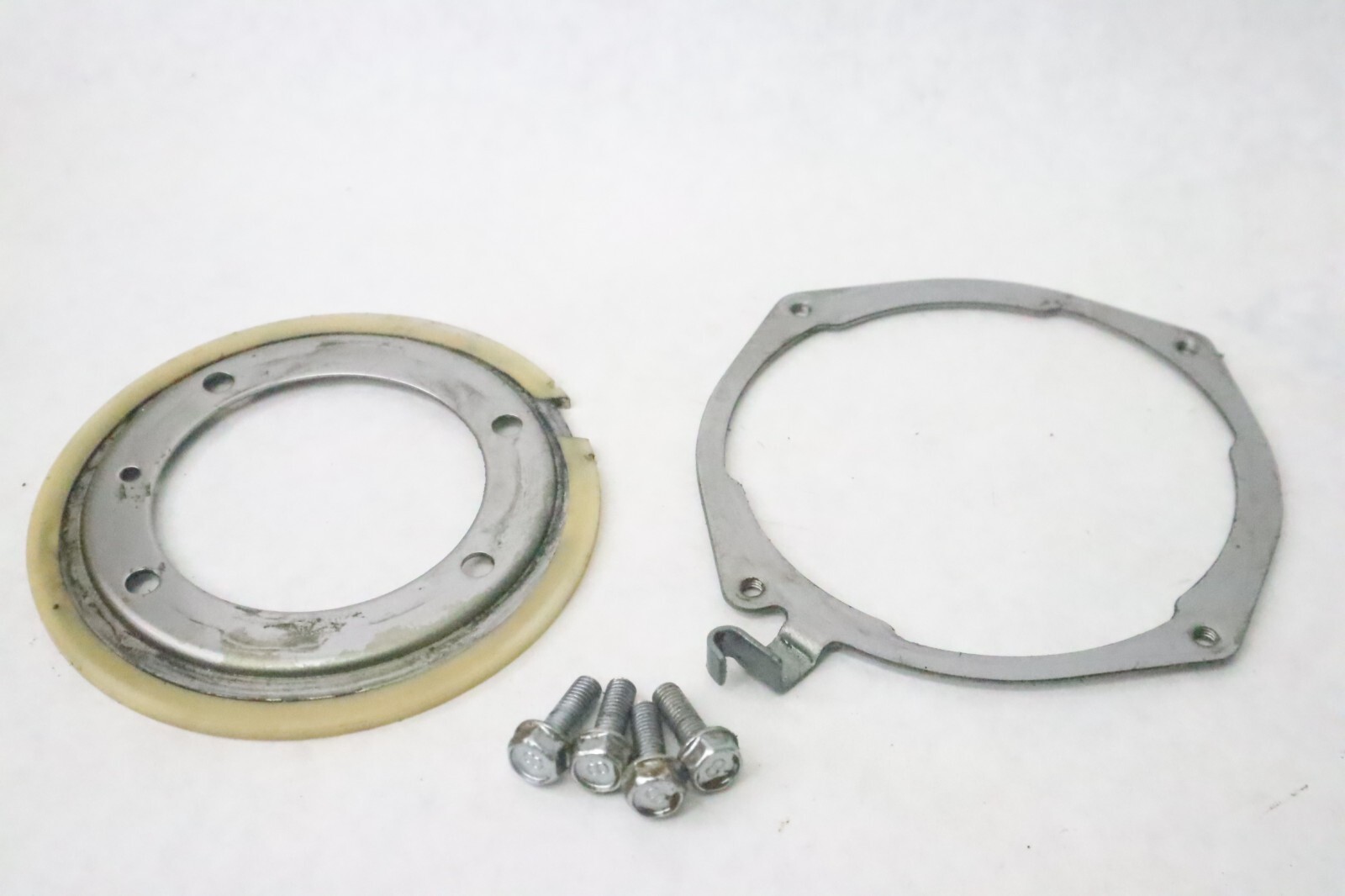 1990-1997 Yamaha 25 hp 695-41611-00-94 Retainer, magneto base - Image 5