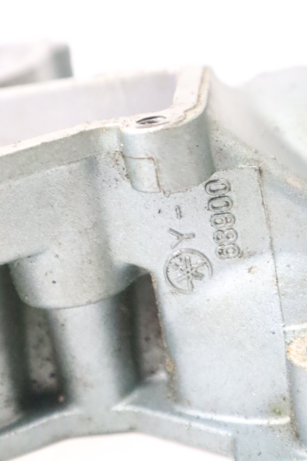 1990-1997 YAMAHA 25 hp OUTBOARD intake side of crankcase 695-15100-02-94 - Image 5