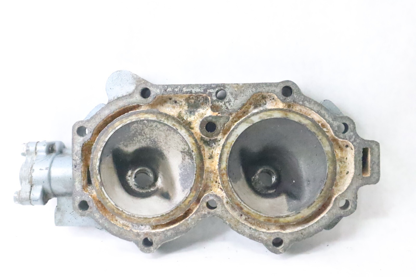 1990-97 Yamaha 25 hp 695-11111-01-94 Head, cylinder 1 Genuine OEM Part - Image 8