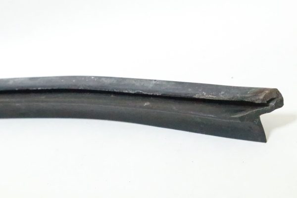 87-2000 KAWASAKI ZG1200 VOYAGER XII WINDSHIELD to meter seal  USED - Image 4