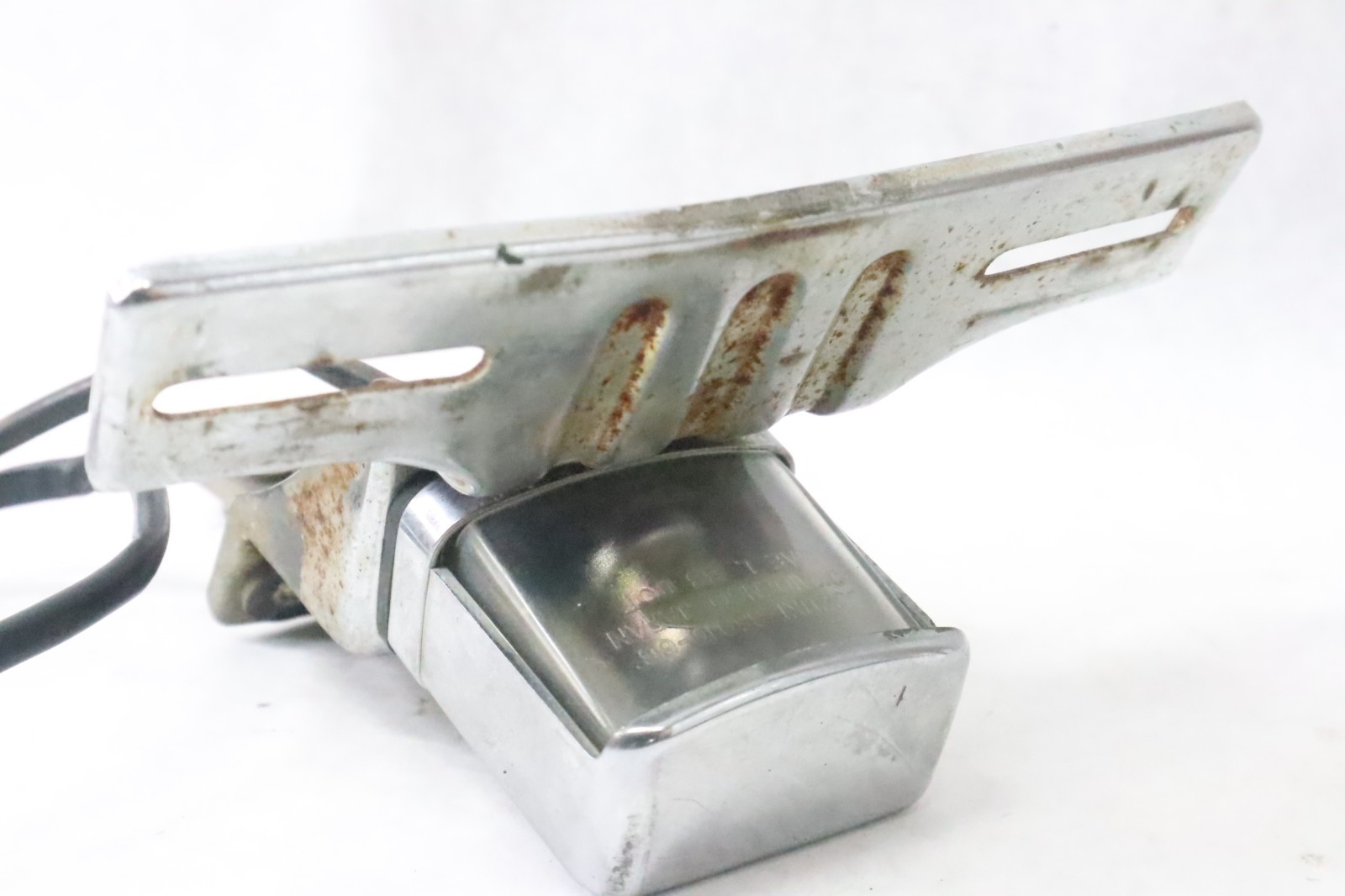 92-09 INTRUDER 800 VS800 BOULEVARD S50 REAR BACK FENDER TAG LIGHT BRACKET - Image 7