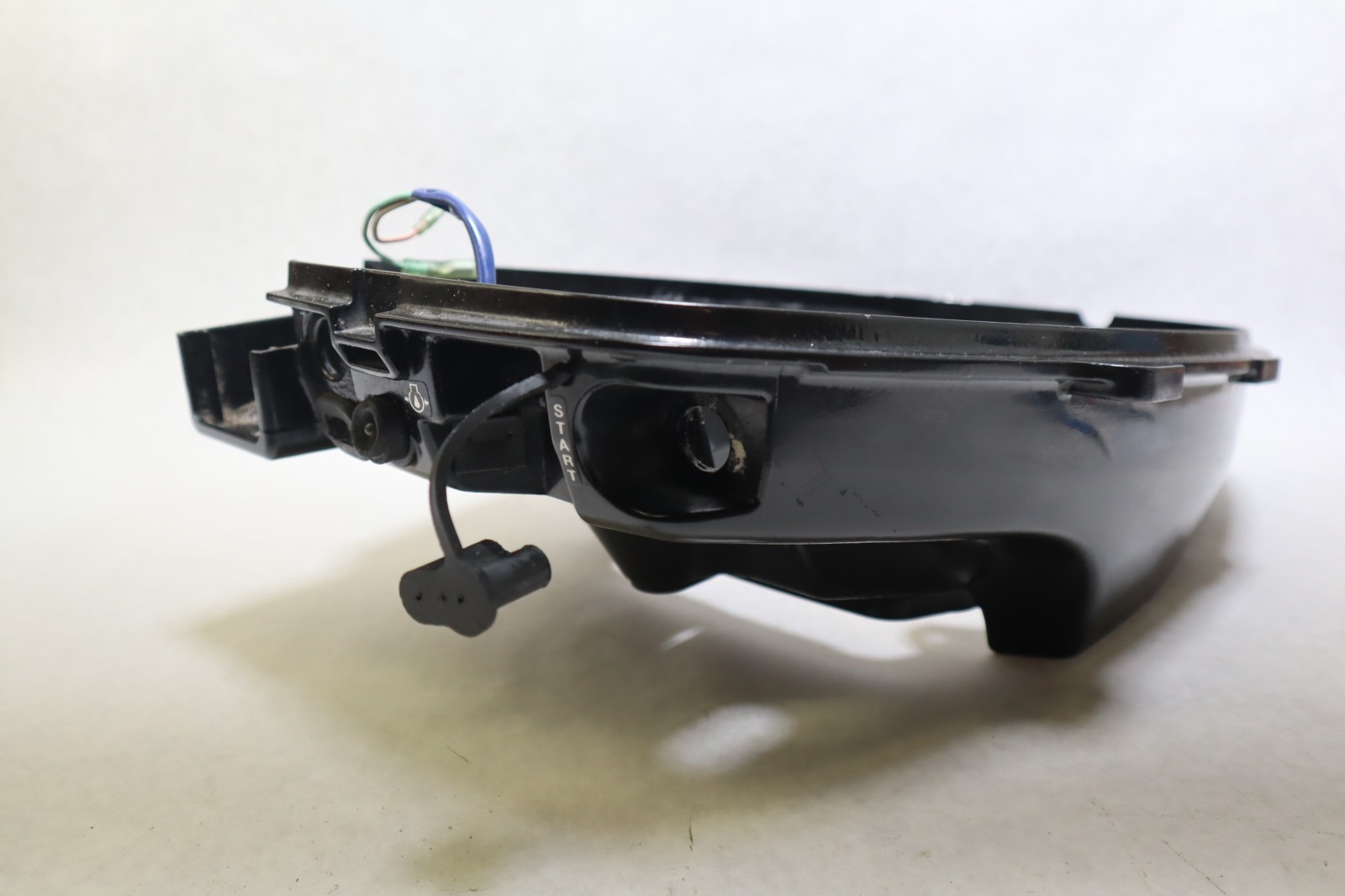 2189-853777T 07 Mercury F 9.9 hp 4S Outboard bottom cowl - Image 8