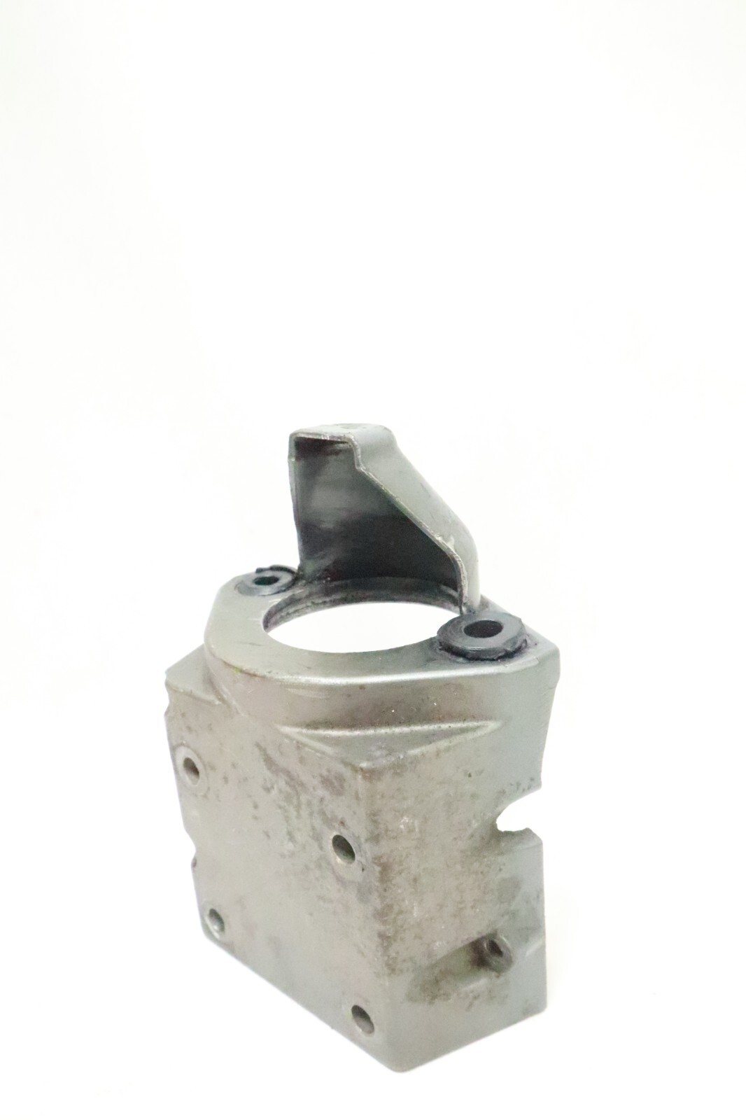 31911-94620-0ED Suzuki 1986-2001 Starting Motor Bracket 115 140 HP - Image 10