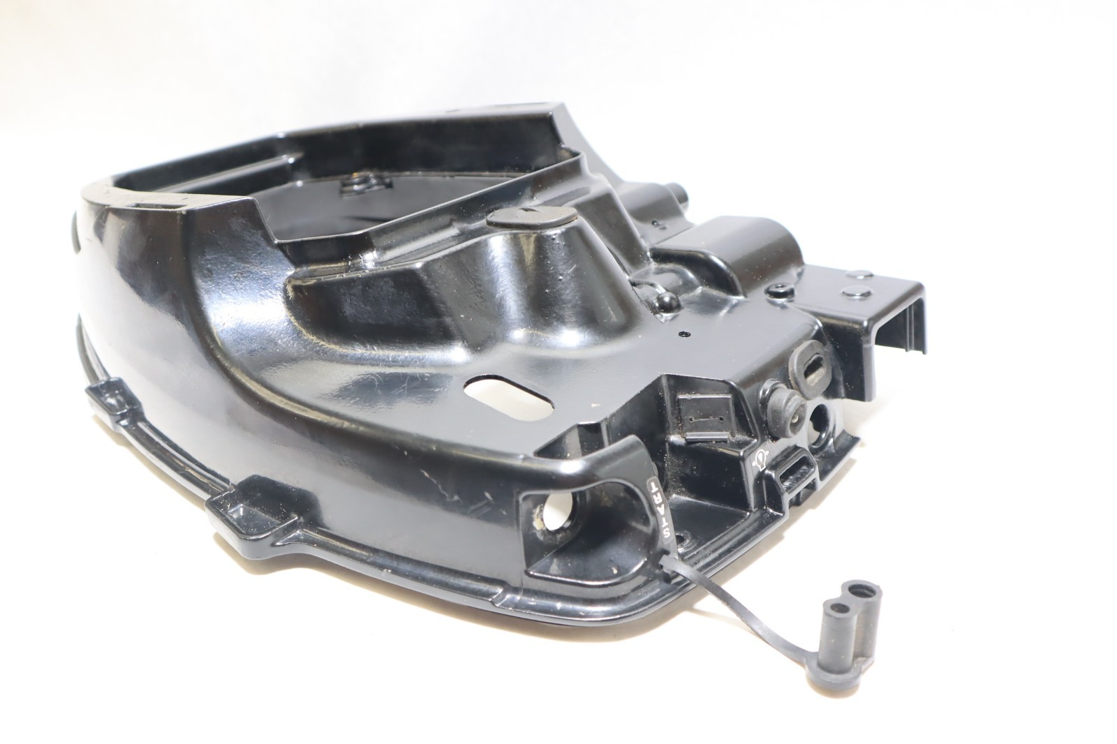 2189-853777T 07 Mercury F 9.9 hp 4S Outboard bottom cowl - Image 14