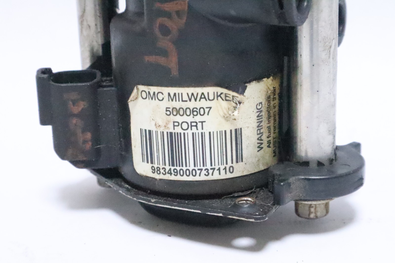 99 JOHNSON EVINRUDE OMC # 5000773 PORT FUEL INJECTOR ASSY - Image 3