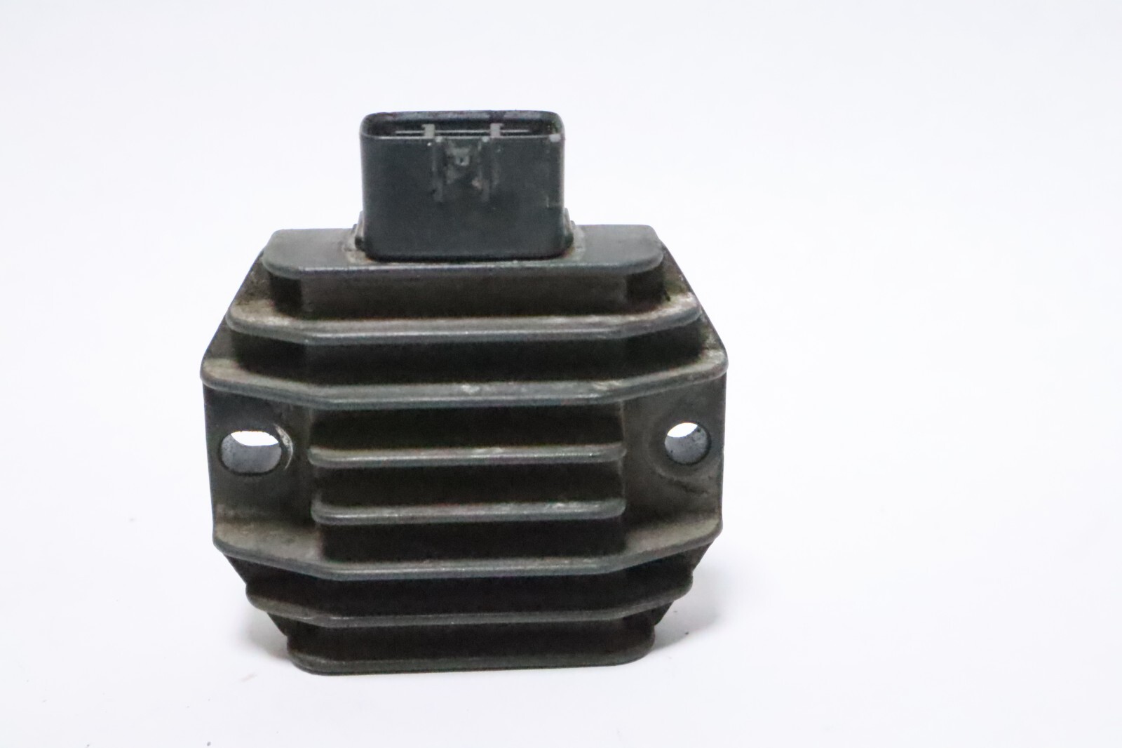01-05 2001 Raptor 660 660R big bear bruin Regulator Rectifier 5GT-81960-00-00 - Image 4