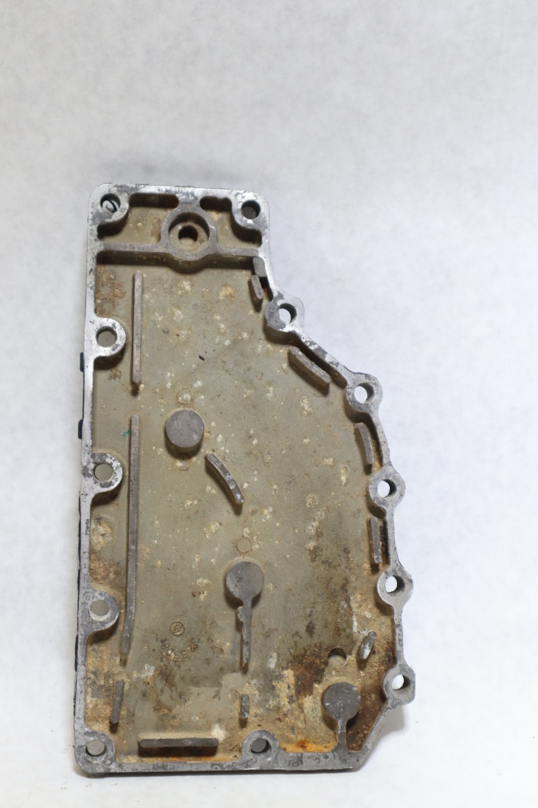 JOHNSON EVINRUDE 40 48 50 HP WATER PASSAGE COVER 433561 - Image 5