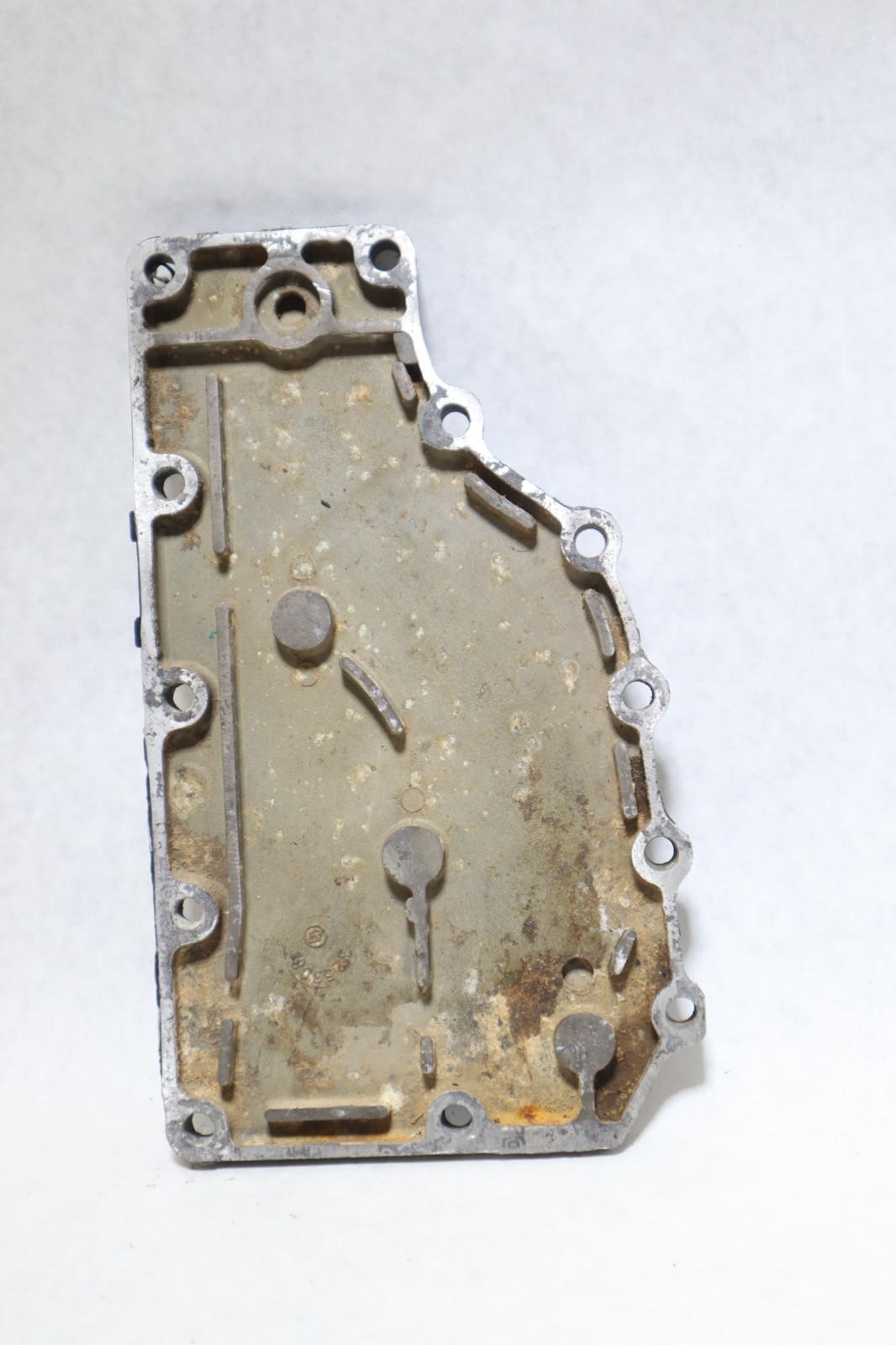 JOHNSON EVINRUDE 40 48 50 HP WATER PASSAGE COVER 433561 - Image 6