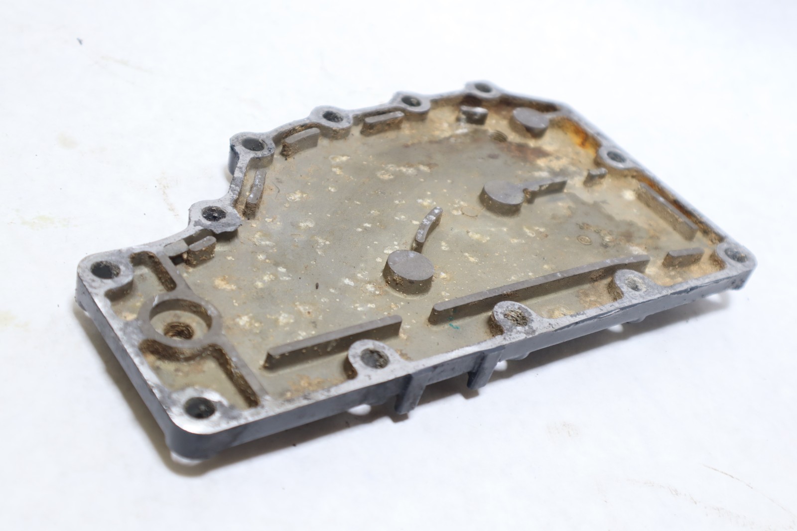 JOHNSON EVINRUDE 40 48 50 HP WATER PASSAGE COVER 433561 - Image 8