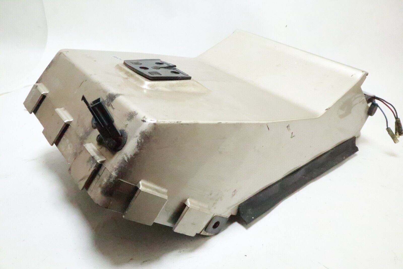 87-89 Kawasaki ZG1200 Voyager XII ZG rear fender beige USED - Image 3