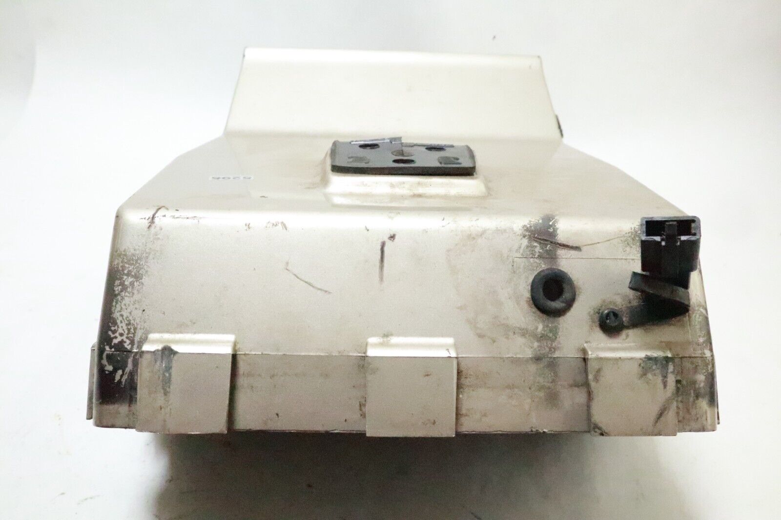 87-89 Kawasaki ZG1200 Voyager XII ZG rear fender beige USED - Image 4