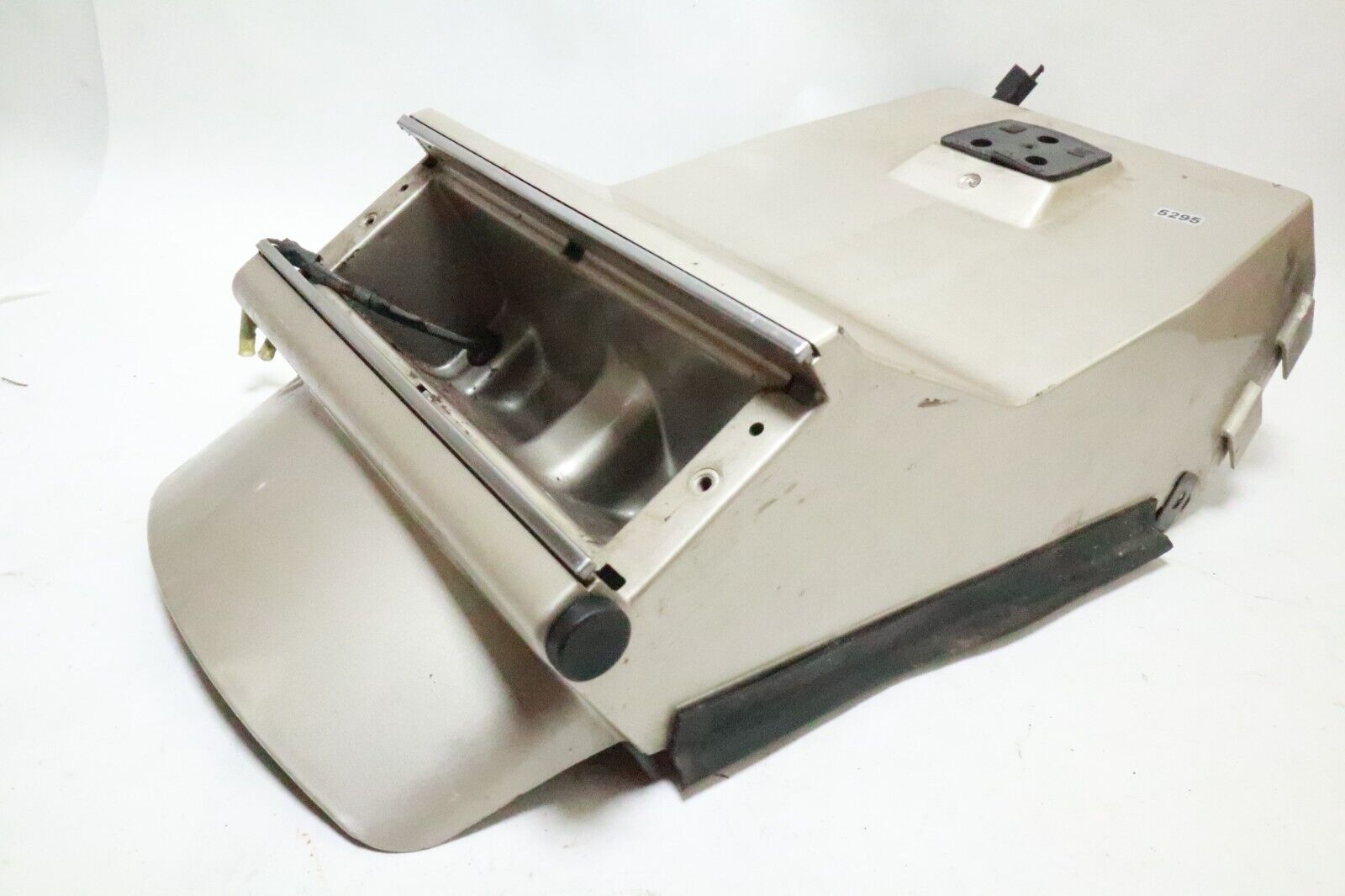 87-89 Kawasaki ZG1200 Voyager XII ZG rear fender beige USED - Image 6