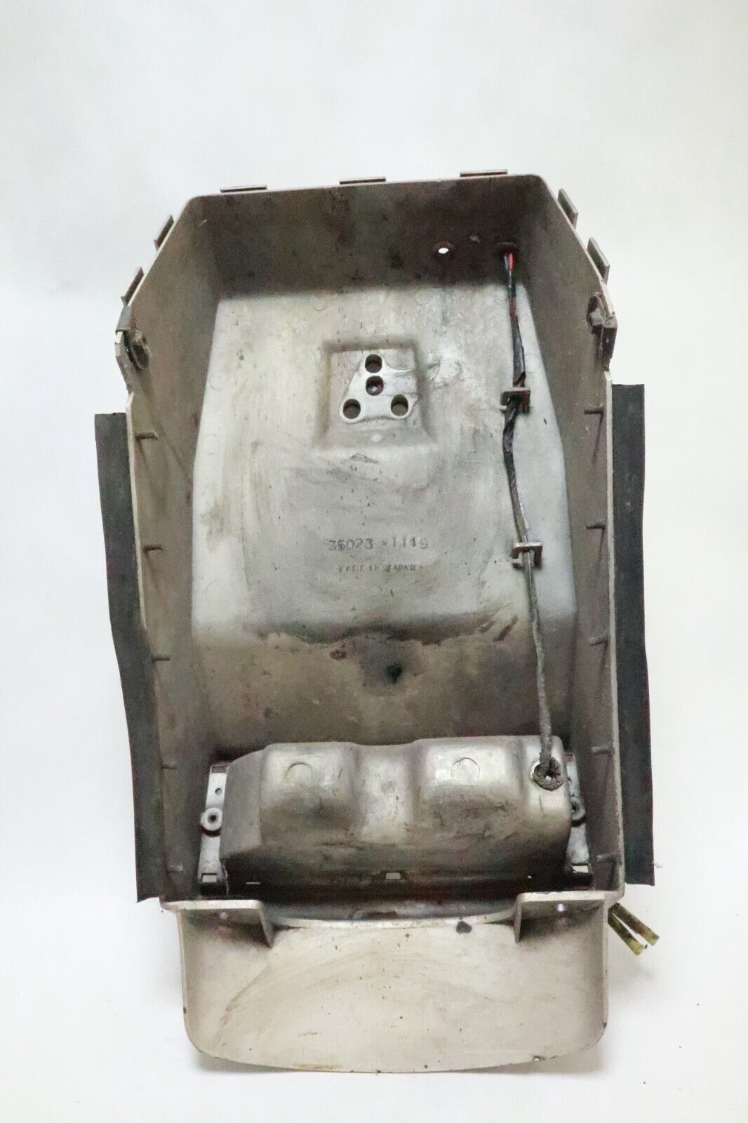 87-89 Kawasaki ZG1200 Voyager XII ZG rear fender beige USED - Image 8