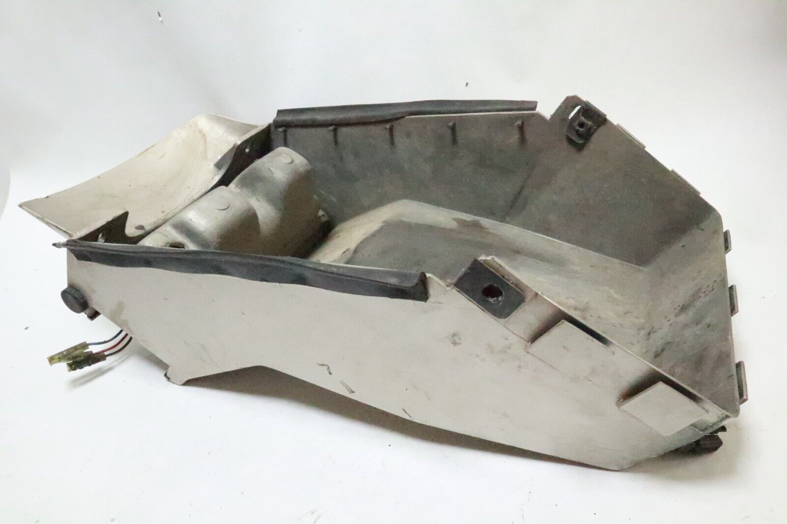 87-89 Kawasaki ZG1200 Voyager XII ZG rear fender beige USED - Image 10