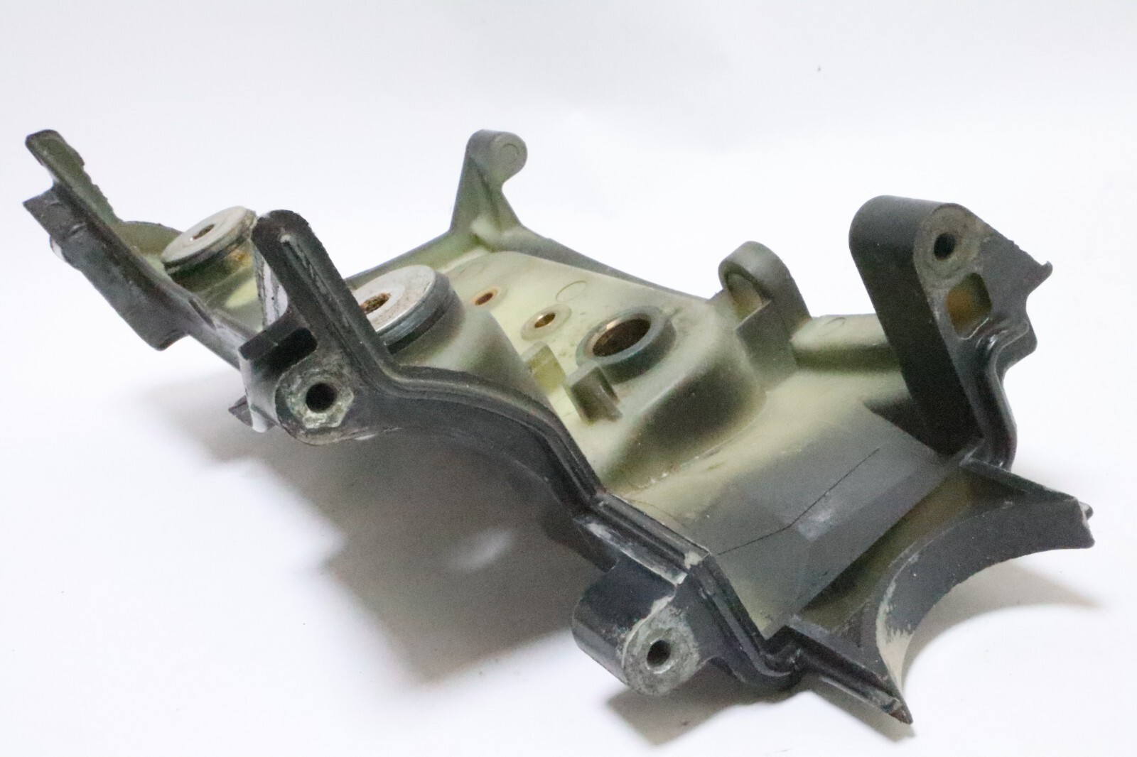 Suzuki DF150 150hp outboard front casing cover (61831-96J01-0EP) - Image 9