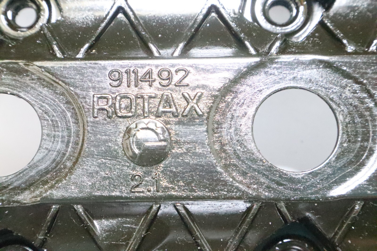 16-2022 Sea-Doo gti 90 seadoo Spark 3 UP 900 ACE Valve Cover 420911493 - Image 9