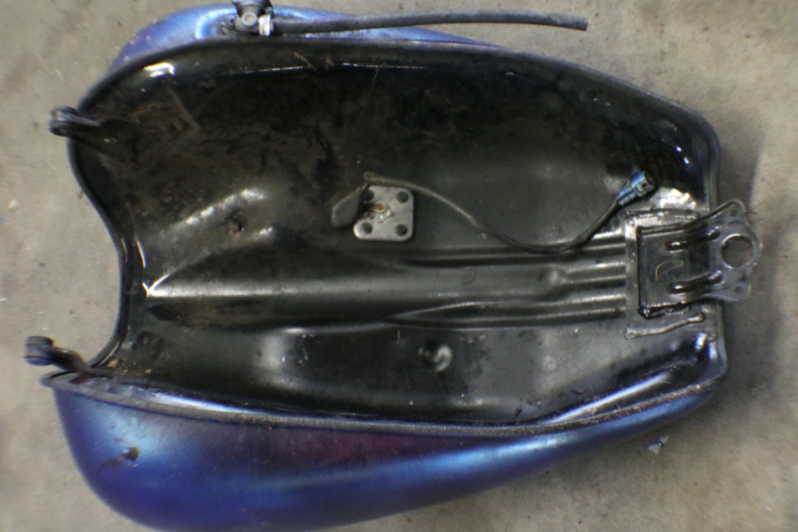1999-2013 Yamaha Royal Star Venture XVZ1300 1300 FUEL GAS PETRO TANK - Image 8
