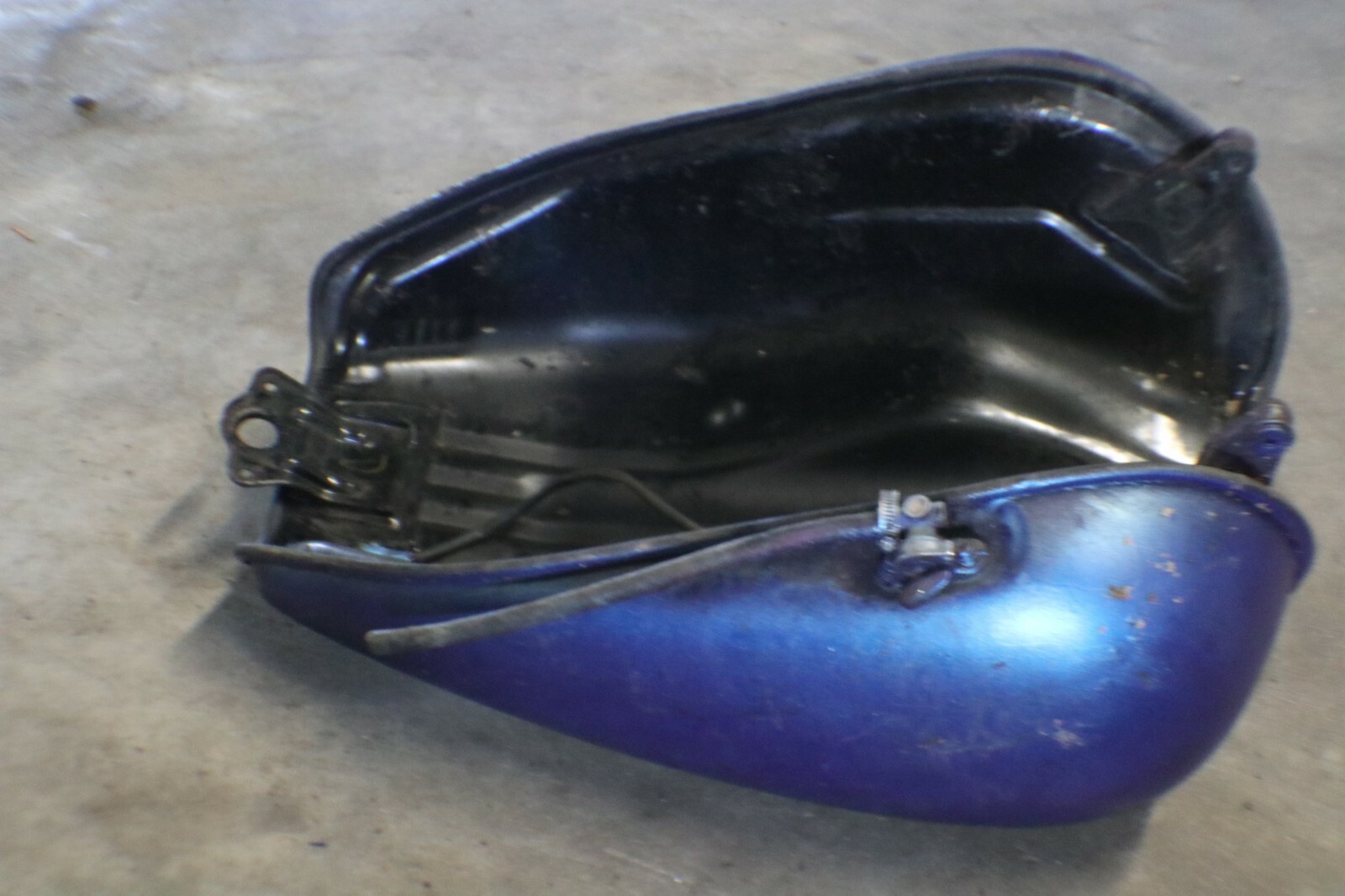 1999-2013 Yamaha Royal Star Venture XVZ1300 1300 FUEL GAS PETRO TANK - Image 10