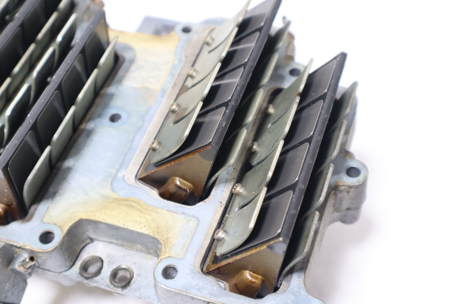 OEM Yamaha 200 HP 2.6L Intake Manifold & Reeds PN 61H-13641-00-94 Fits 1989-1995 - Image 16