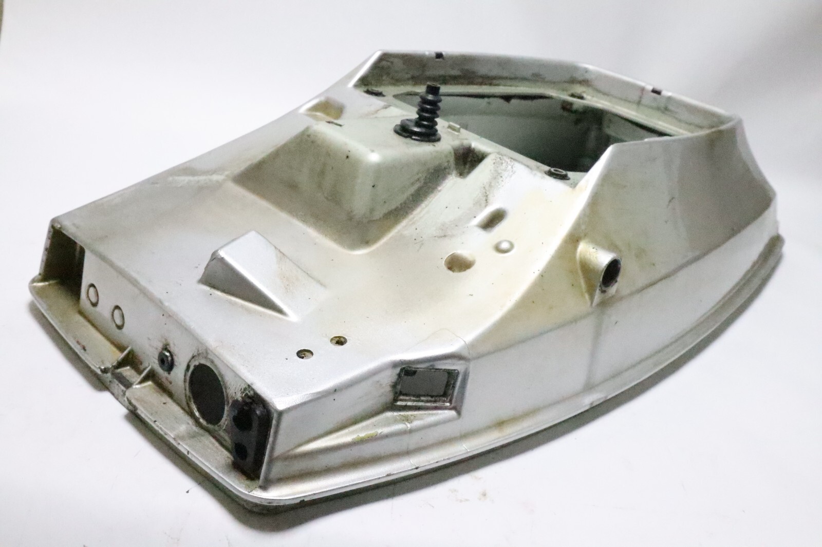 Suzuki dt40 61111-98662-02M Lower Engine/Motor Cover - Used - Image 10