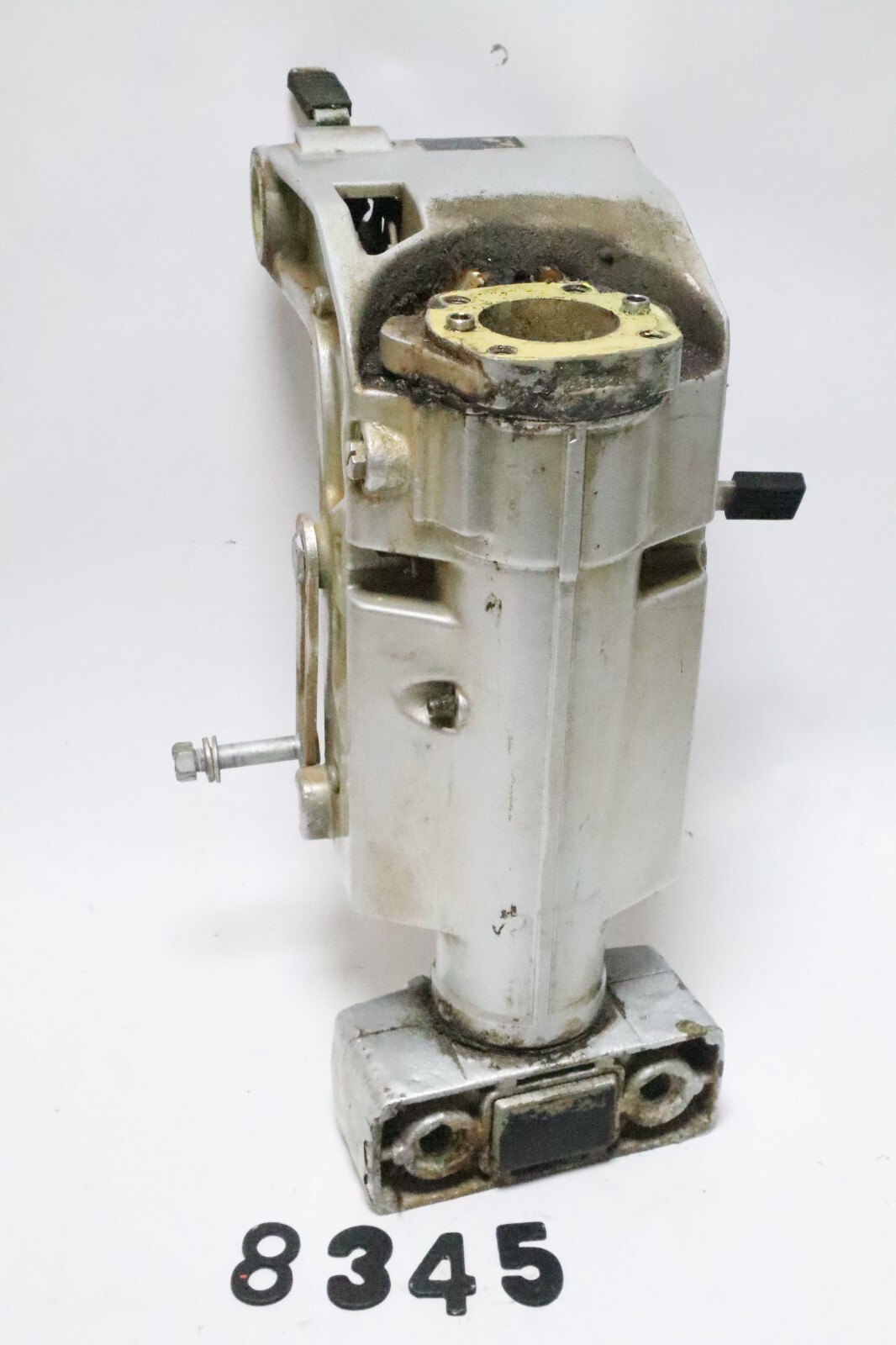 43111-94401-02M Suzuki 1984 Swivel & Steering Bracket Assembly DT 40 HP - Image 2