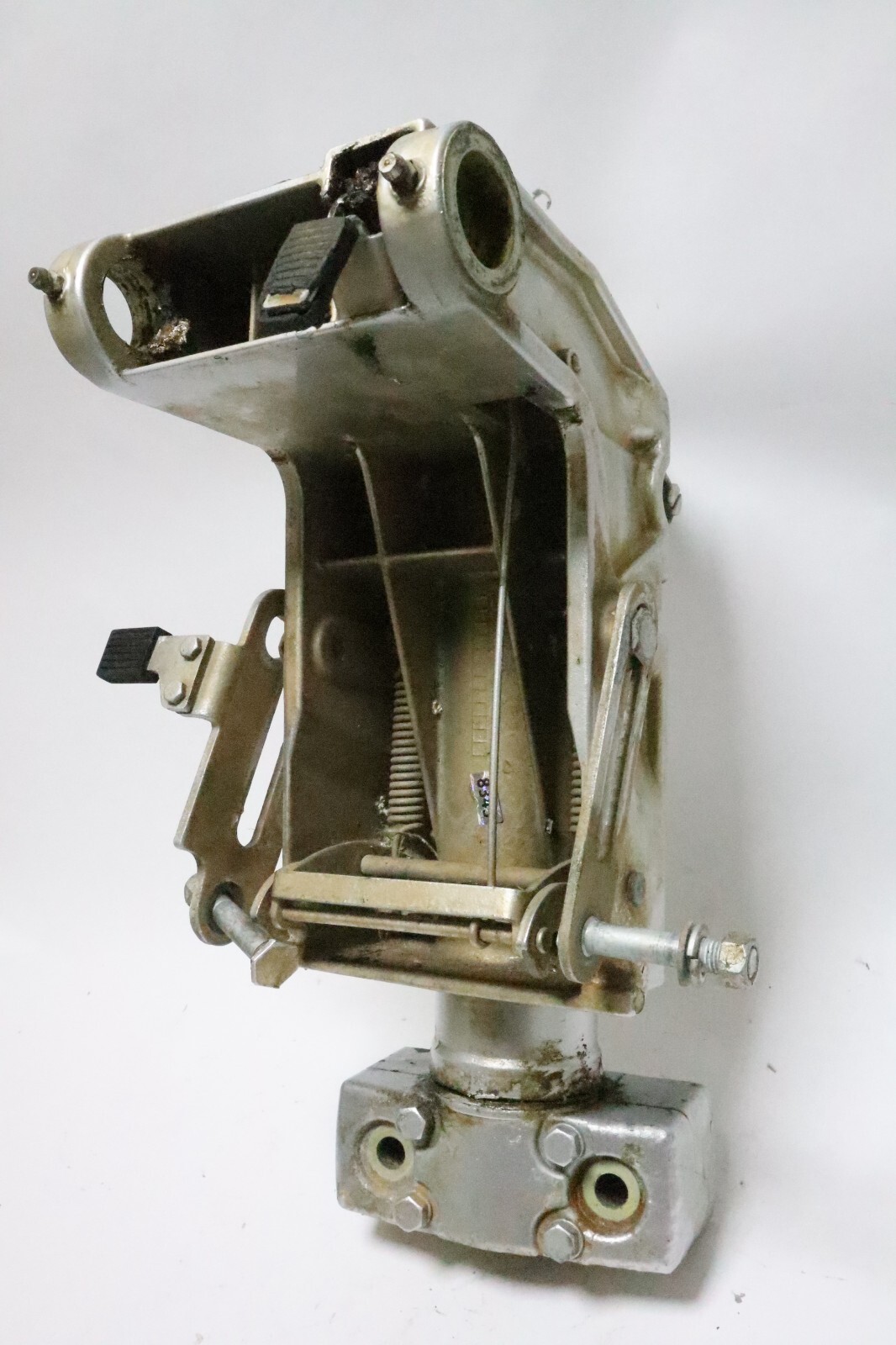 43111-94401-02M Suzuki 1984 Swivel & Steering Bracket Assembly DT 40 HP - Image 9