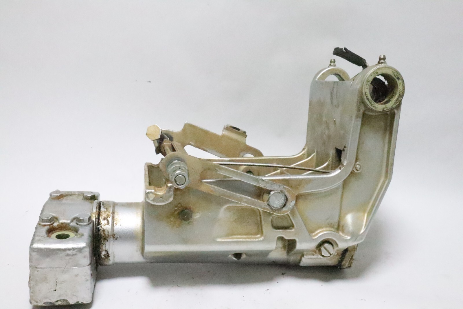 43111-94401-02M Suzuki 1984 Swivel & Steering Bracket Assembly DT 40 HP - Image 13