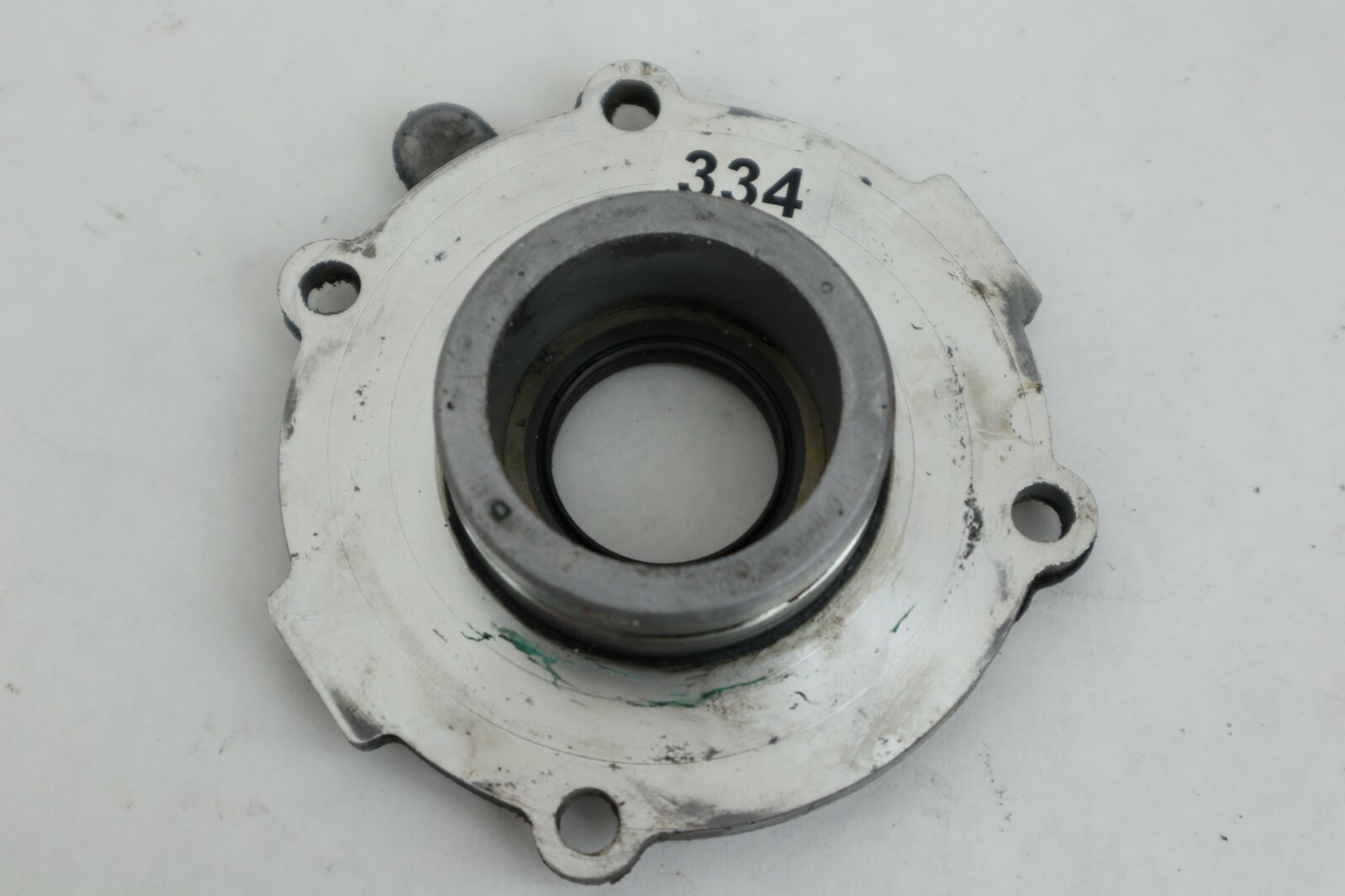 Yamaha Outboard 25 30 hp Oil Seal Housing 689-15359-00-94