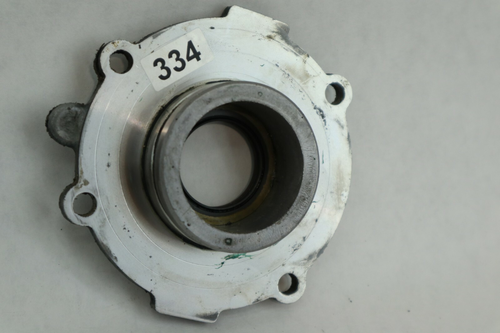Yamaha Outboard 25 30 hp Oil Seal Housing 689-15359-00-94 - Image 6