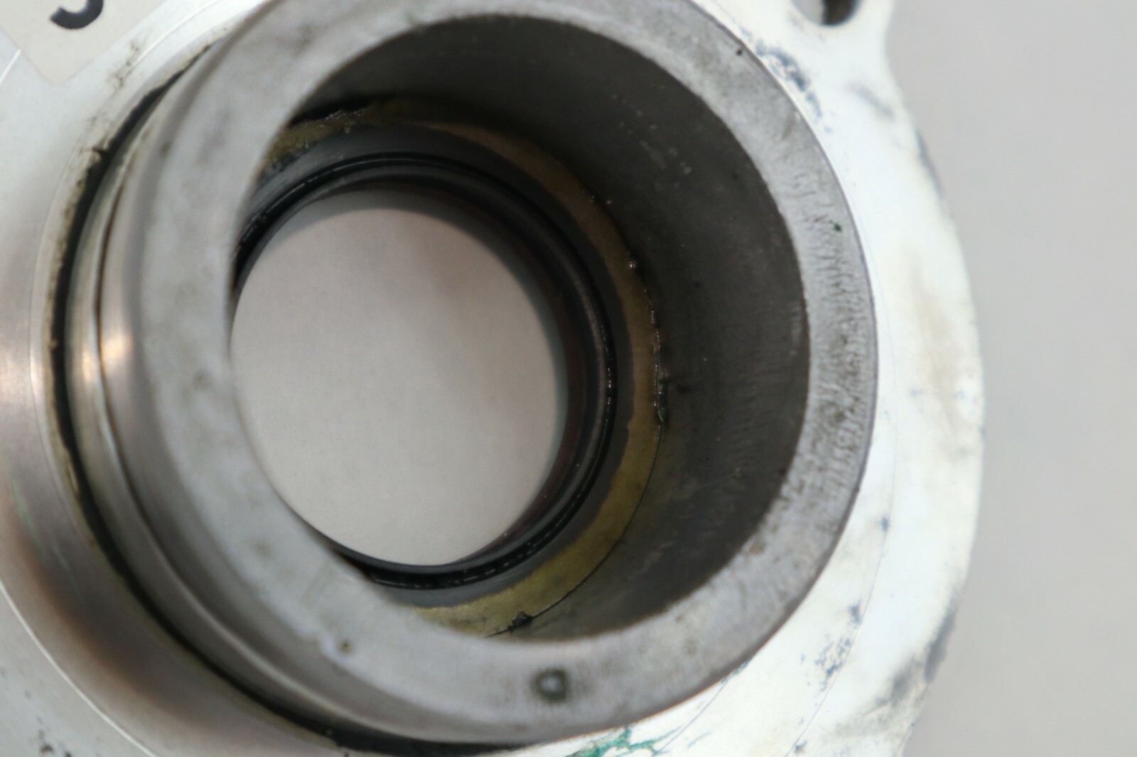 Yamaha Outboard 25 30 hp Oil Seal Housing 689-15359-00-94 - Image 7