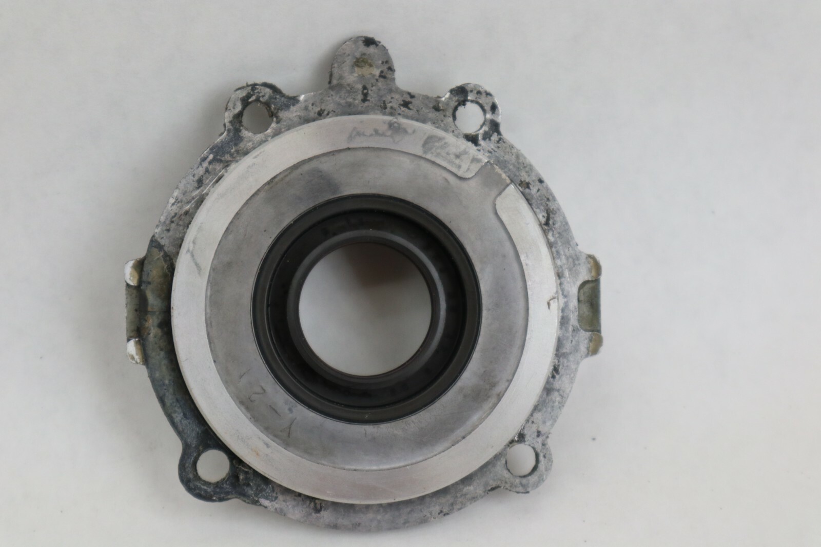 Yamaha Outboard 25 30 hp Oil Seal Housing 689-15359-00-94 - Image 8