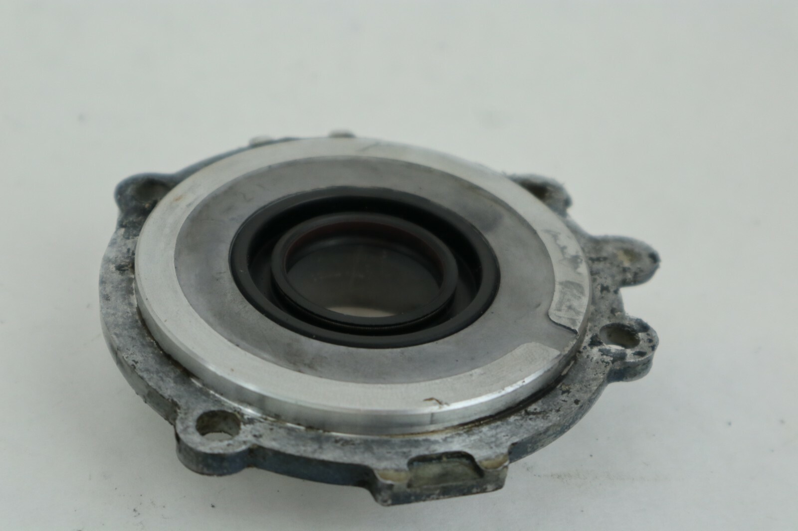 Yamaha Outboard 25 30 hp Oil Seal Housing 689-15359-00-94 - Image 9