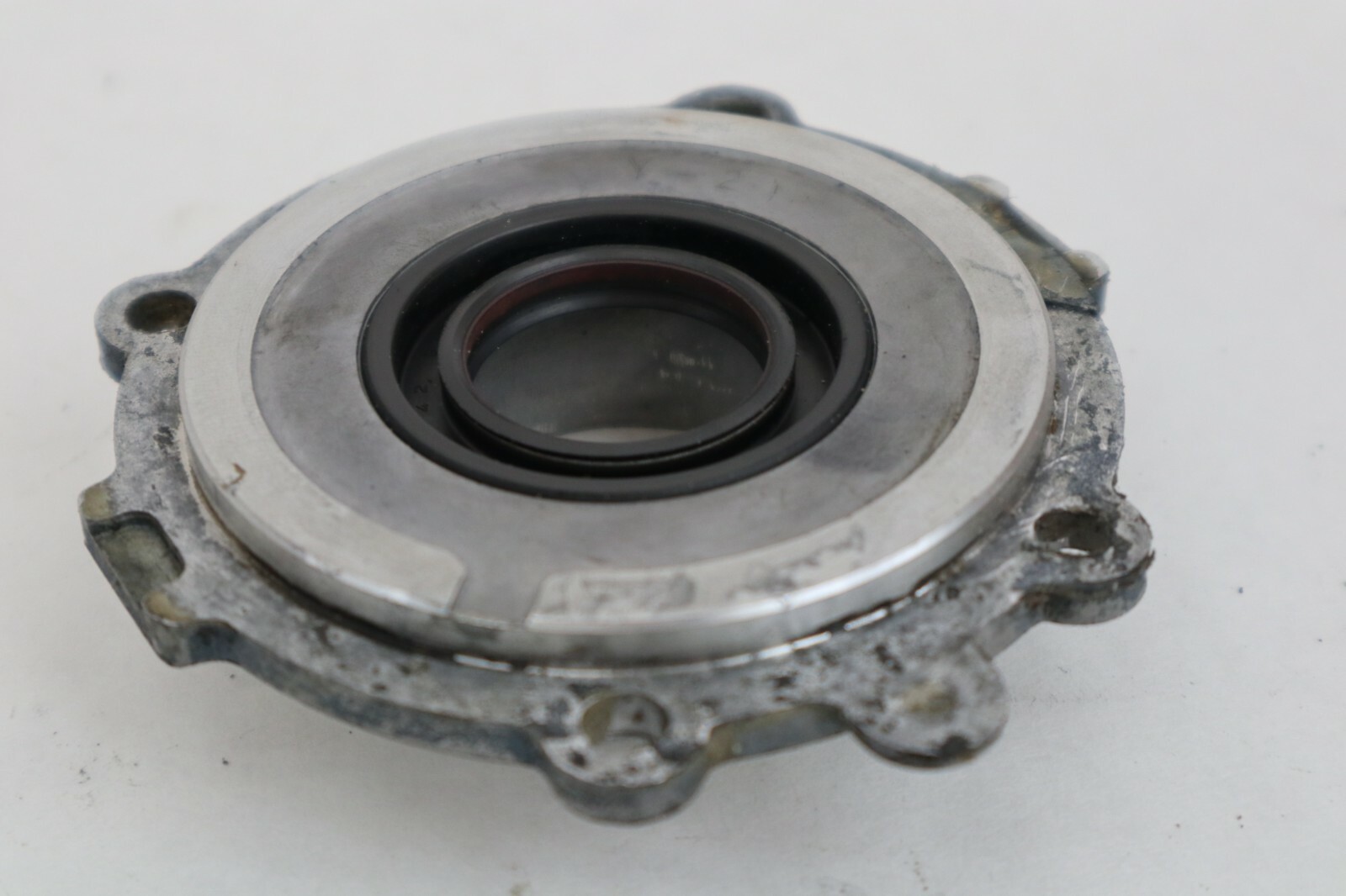 Yamaha Outboard 25 30 hp Oil Seal Housing 689-15359-00-94 - Image 10