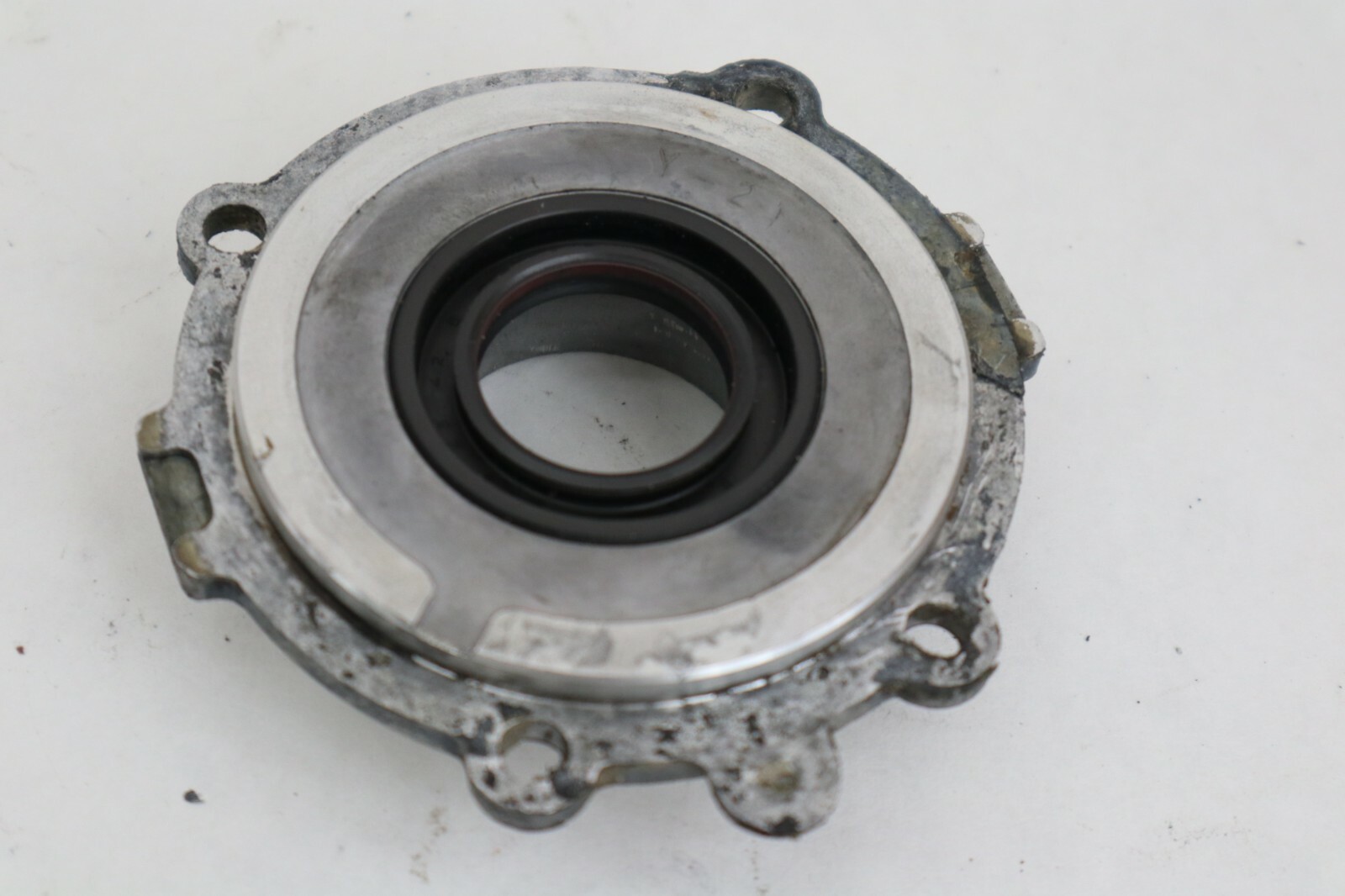 Yamaha Outboard 25 30 hp Oil Seal Housing 689-15359-00-94 - Image 11