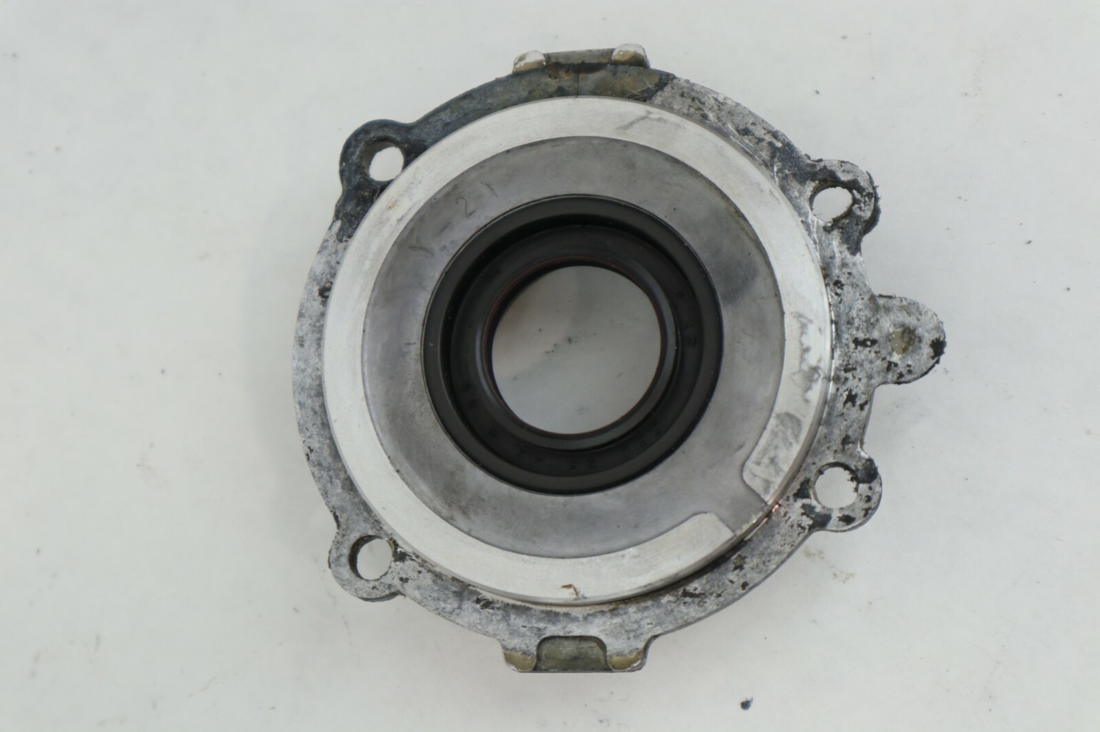 Yamaha Outboard 25 30 hp Oil Seal Housing 689-15359-00-94 - Image 12