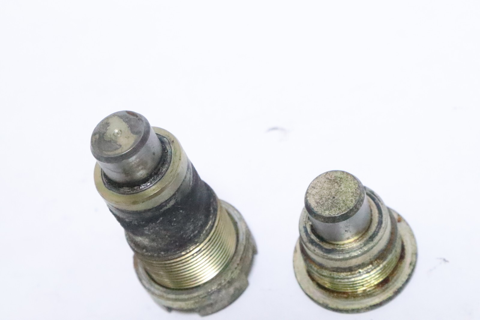 83-85 Honda VF 1100 Magna Swingarm Pin 90121-MB0-000 90122-MB0-000 - Image 4