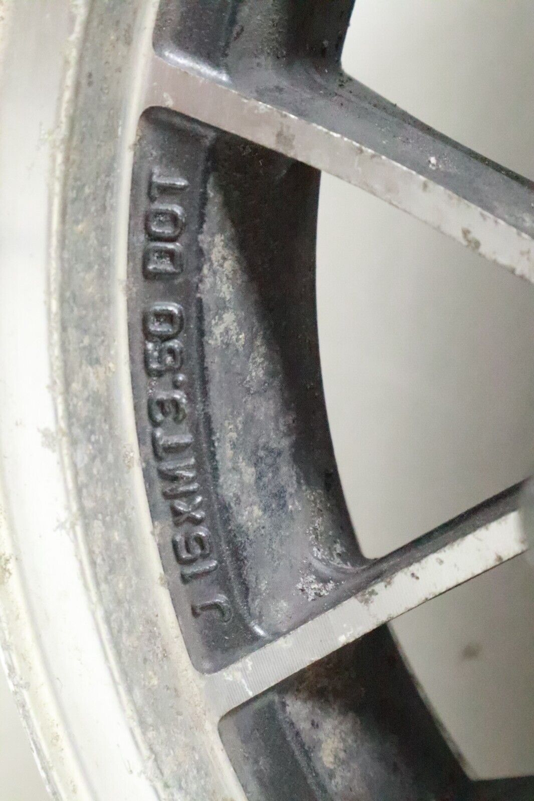 87-93 Kawasaki Voyager Xii Zg1200b Rear Back Wheel Rim 41073-1379-v8 USED - Image 2