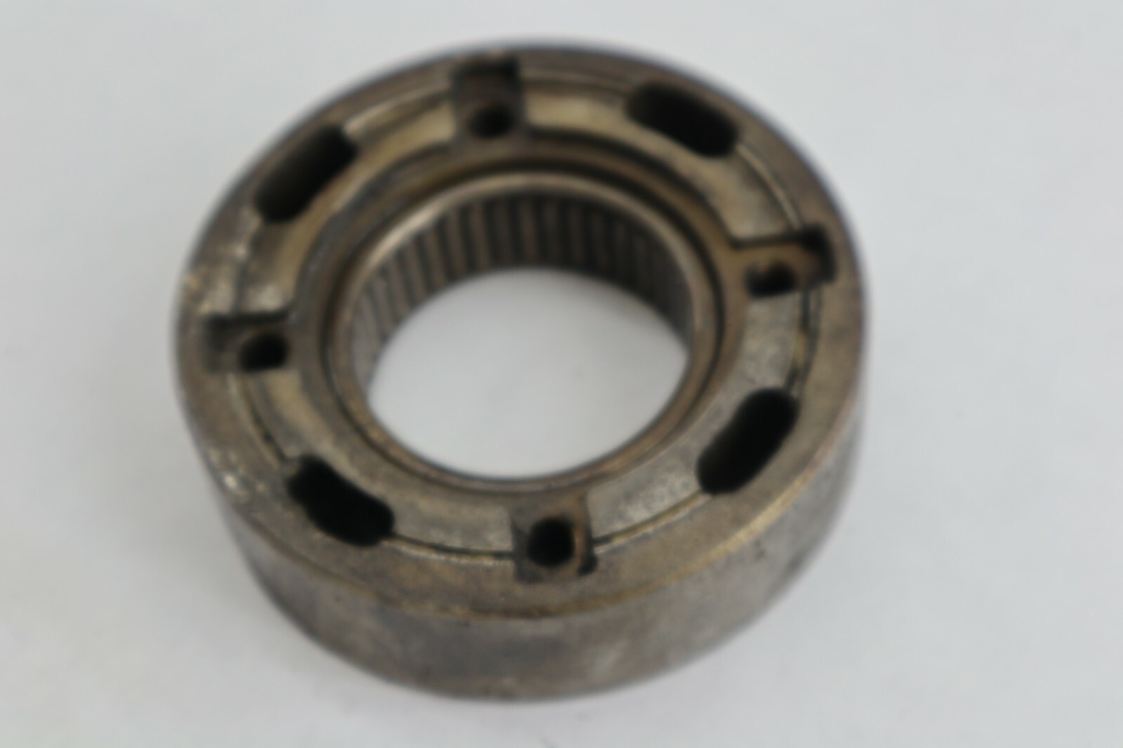 Used Force 85 - 150 HP L Drive Reverse Gear CARRIER HOLDER F2A694662 - Image 3
