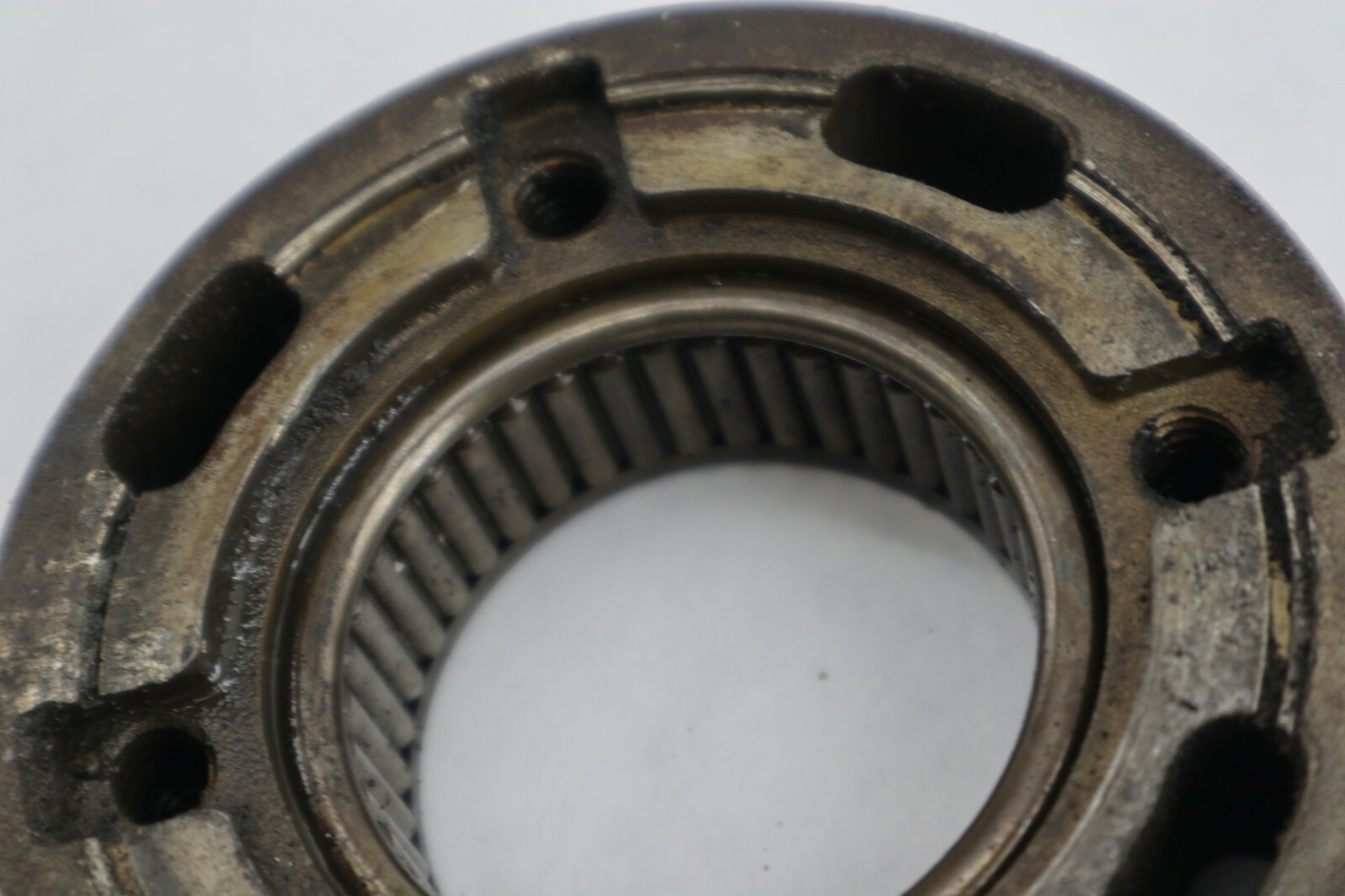 Used Force 85 - 150 HP L Drive Reverse Gear CARRIER HOLDER F2A694662 - Image 4