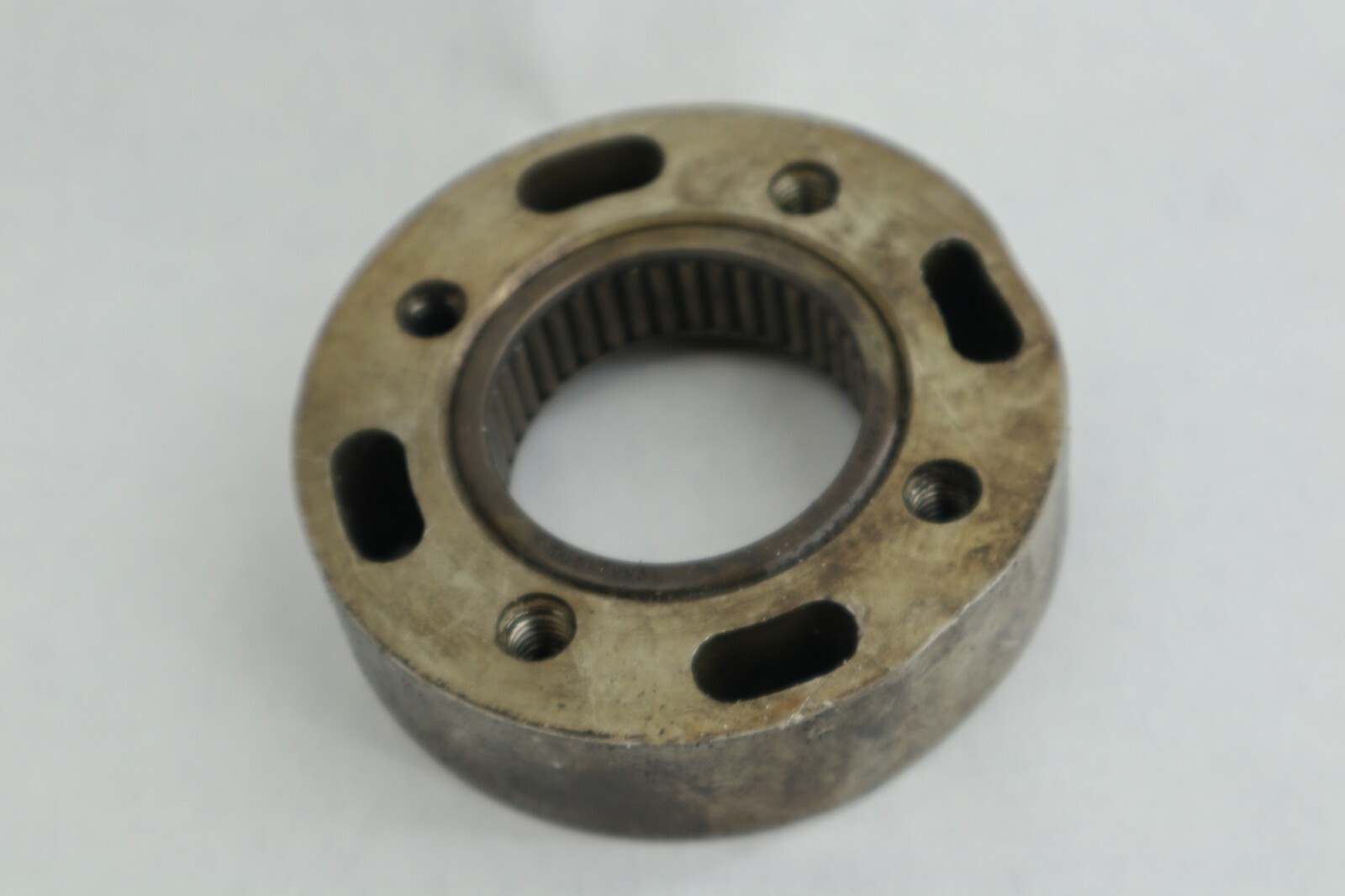 Used Force 85 - 150 HP L Drive Reverse Gear CARRIER HOLDER F2A694662 - Image 5